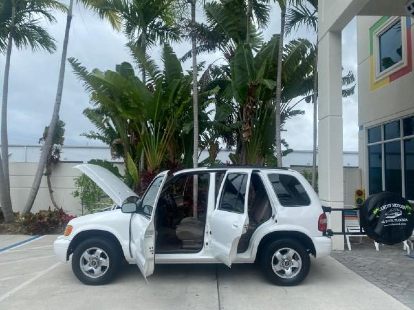 2002 White /Gray Kia Sportage SUV LOW MILES 37,679 (KNDJB723325) with an 2.0L DOHC MPFI 16-Valve Inline 4-Cyl Engine engine, Automatic transmission, located at 4701 North Dixie Hwy, Pompano Beach, FL, 33064, (954) 422-2889, 26.240938, -80.123474 - OUR WEBPAGE FLORIDACARS1.COM HAS OVER 100 PHOTOS AND FREE CARFAX LINK 2002 KIA SPORTAGE VIN: KNDJB723325123795 K N D J B 7 2 3 3 2 5 1 2 3 7 9 5 4 DOOR WAGON/SPORT UTILITY 2.0L I4 F DOHC 16V GASOLINE REAR WHEEL DRIVE Features Air Conditioning Alloy Wheels AM/FM Stereo Automatic Transmission CD Audio - Photo#8