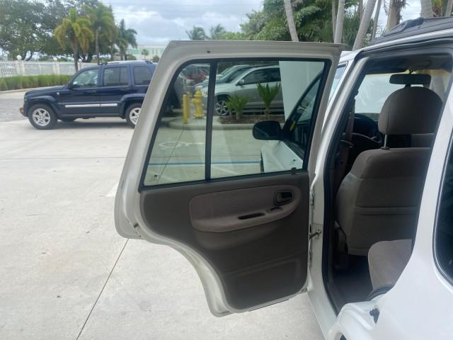 2002 White /Gray Kia Sportage SUV LOW MILES 37,688 (KNDJB723325) with an 2.0L DOHC MPFI 16-Valve Inline 4-Cyl Engine engine, Automatic transmission, located at 4701 North Dixie Hwy, Pompano Beach, FL, 33064, (954) 422-2889, 26.240938, -80.123474 - OUR WEBPAGE FLORIDACARS1.COM HAS OVER 100 PHOTOS AND FREE CARFAX LINK 2002 KIA SPORTAGE VIN: KNDJB723325123795 K N D J B 7 2 3 3 2 5 1 2 3 7 9 5 4 DOOR WAGON/SPORT UTILITY 2.0L I4 F DOHC 16V GASOLINE REAR WHEEL DRIVE Features Air Conditioning Alloy Wheels AM/FM Stereo Automatic Transmission CD Audio - Photo#13