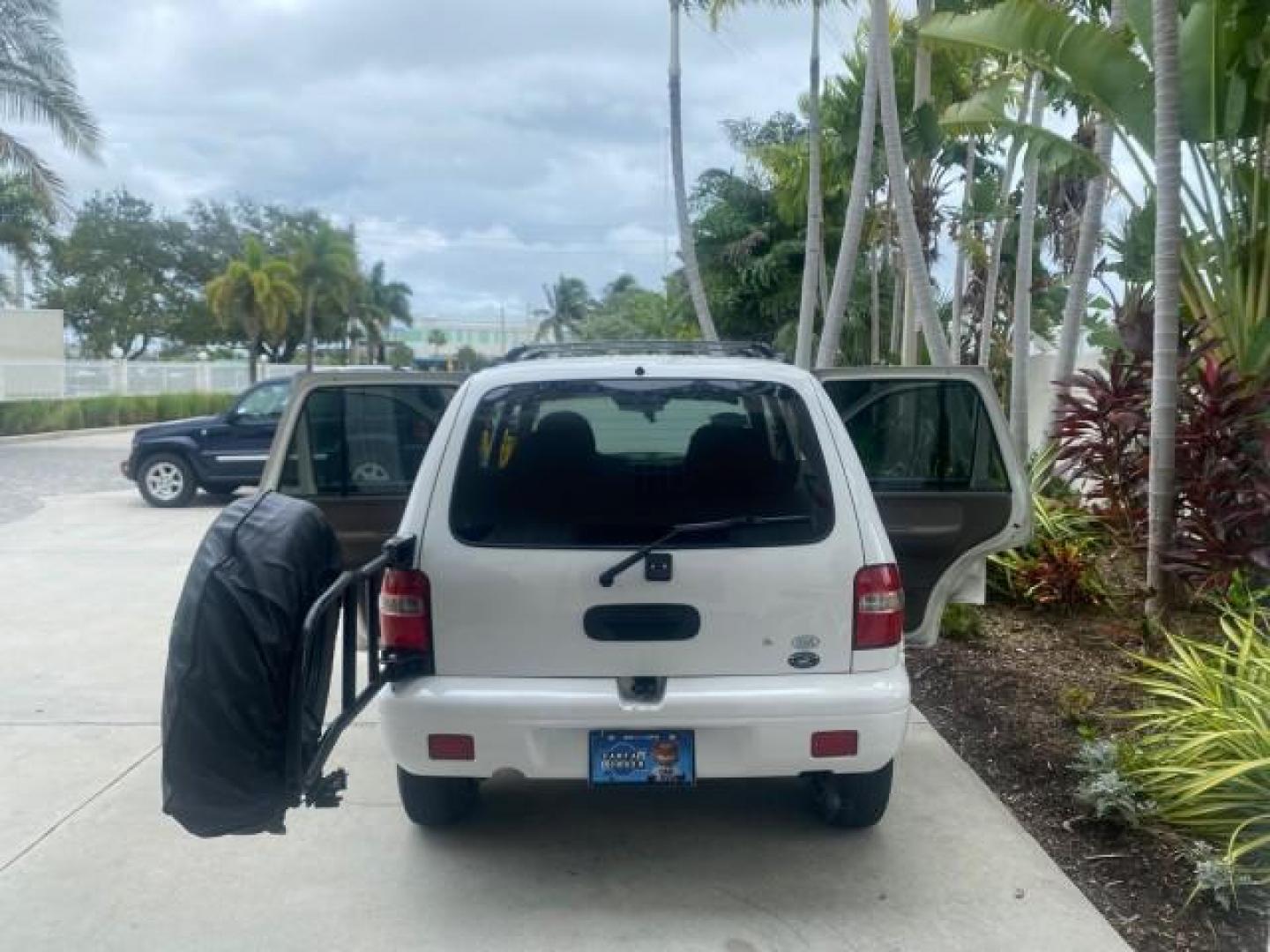 2002 White /Gray Kia Sportage SUV LOW MILES 37,679 (KNDJB723325) with an 2.0L DOHC MPFI 16-Valve Inline 4-Cyl Engine engine, Automatic transmission, located at 4701 North Dixie Hwy, Pompano Beach, FL, 33064, (954) 422-2889, 26.240938, -80.123474 - OUR WEBPAGE FLORIDACARS1.COM HAS OVER 100 PHOTOS AND FREE CARFAX LINK 2002 KIA SPORTAGE VIN: KNDJB723325123795 K N D J B 7 2 3 3 2 5 1 2 3 7 9 5 4 DOOR WAGON/SPORT UTILITY 2.0L I4 F DOHC 16V GASOLINE REAR WHEEL DRIVE Features Air Conditioning Alloy Wheels AM/FM Stereo Automatic Transmission CD Audio - Photo#15
