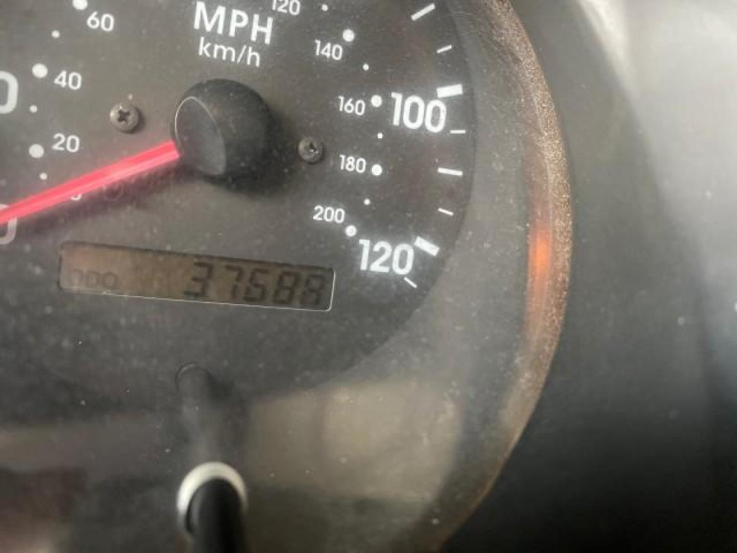 2002 White /Gray Kia Sportage SUV LOW MILES 37,679 (KNDJB723325) with an 2.0L DOHC MPFI 16-Valve Inline 4-Cyl Engine engine, Automatic transmission, located at 4701 North Dixie Hwy, Pompano Beach, FL, 33064, (954) 422-2889, 26.240938, -80.123474 - OUR WEBPAGE FLORIDACARS1.COM HAS OVER 100 PHOTOS AND FREE CARFAX LINK 2002 KIA SPORTAGE VIN: KNDJB723325123795 K N D J B 7 2 3 3 2 5 1 2 3 7 9 5 4 DOOR WAGON/SPORT UTILITY 2.0L I4 F DOHC 16V GASOLINE REAR WHEEL DRIVE Features Air Conditioning Alloy Wheels AM/FM Stereo Automatic Transmission CD Audio - Photo#18