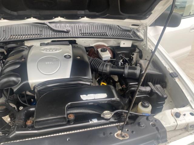 2002 White /Gray Kia Sportage SUV LOW MILES 37,688 (KNDJB723325) with an 2.0L DOHC MPFI 16-Valve Inline 4-Cyl Engine engine, Automatic transmission, located at 4701 North Dixie Hwy, Pompano Beach, FL, 33064, (954) 422-2889, 26.240938, -80.123474 - OUR WEBPAGE FLORIDACARS1.COM HAS OVER 100 PHOTOS AND FREE CARFAX LINK 2002 KIA SPORTAGE VIN: KNDJB723325123795 K N D J B 7 2 3 3 2 5 1 2 3 7 9 5 4 DOOR WAGON/SPORT UTILITY 2.0L I4 F DOHC 16V GASOLINE REAR WHEEL DRIVE Features Air Conditioning Alloy Wheels AM/FM Stereo Automatic Transmission CD Audio - Photo#26