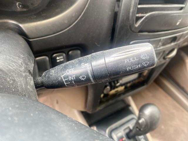 2002 White /Gray Kia Sportage SUV LOW MILES 37,688 (KNDJB723325) with an 2.0L DOHC MPFI 16-Valve Inline 4-Cyl Engine engine, Automatic transmission, located at 4701 North Dixie Hwy, Pompano Beach, FL, 33064, (954) 422-2889, 26.240938, -80.123474 - OUR WEBPAGE FLORIDACARS1.COM HAS OVER 100 PHOTOS AND FREE CARFAX LINK 2002 KIA SPORTAGE VIN: KNDJB723325123795 K N D J B 7 2 3 3 2 5 1 2 3 7 9 5 4 DOOR WAGON/SPORT UTILITY 2.0L I4 F DOHC 16V GASOLINE REAR WHEEL DRIVE Features Air Conditioning Alloy Wheels AM/FM Stereo Automatic Transmission CD Audio - Photo#40