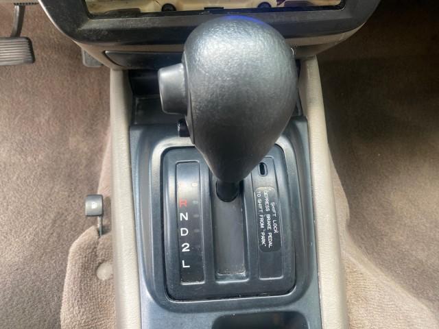 2002 White /Gray Kia Sportage SUV LOW MILES 37,688 (KNDJB723325) with an 2.0L DOHC MPFI 16-Valve Inline 4-Cyl Engine engine, Automatic transmission, located at 4701 North Dixie Hwy, Pompano Beach, FL, 33064, (954) 422-2889, 26.240938, -80.123474 - OUR WEBPAGE FLORIDACARS1.COM HAS OVER 100 PHOTOS AND FREE CARFAX LINK 2002 KIA SPORTAGE VIN: KNDJB723325123795 K N D J B 7 2 3 3 2 5 1 2 3 7 9 5 4 DOOR WAGON/SPORT UTILITY 2.0L I4 F DOHC 16V GASOLINE REAR WHEEL DRIVE Features Air Conditioning Alloy Wheels AM/FM Stereo Automatic Transmission CD Audio - Photo#47