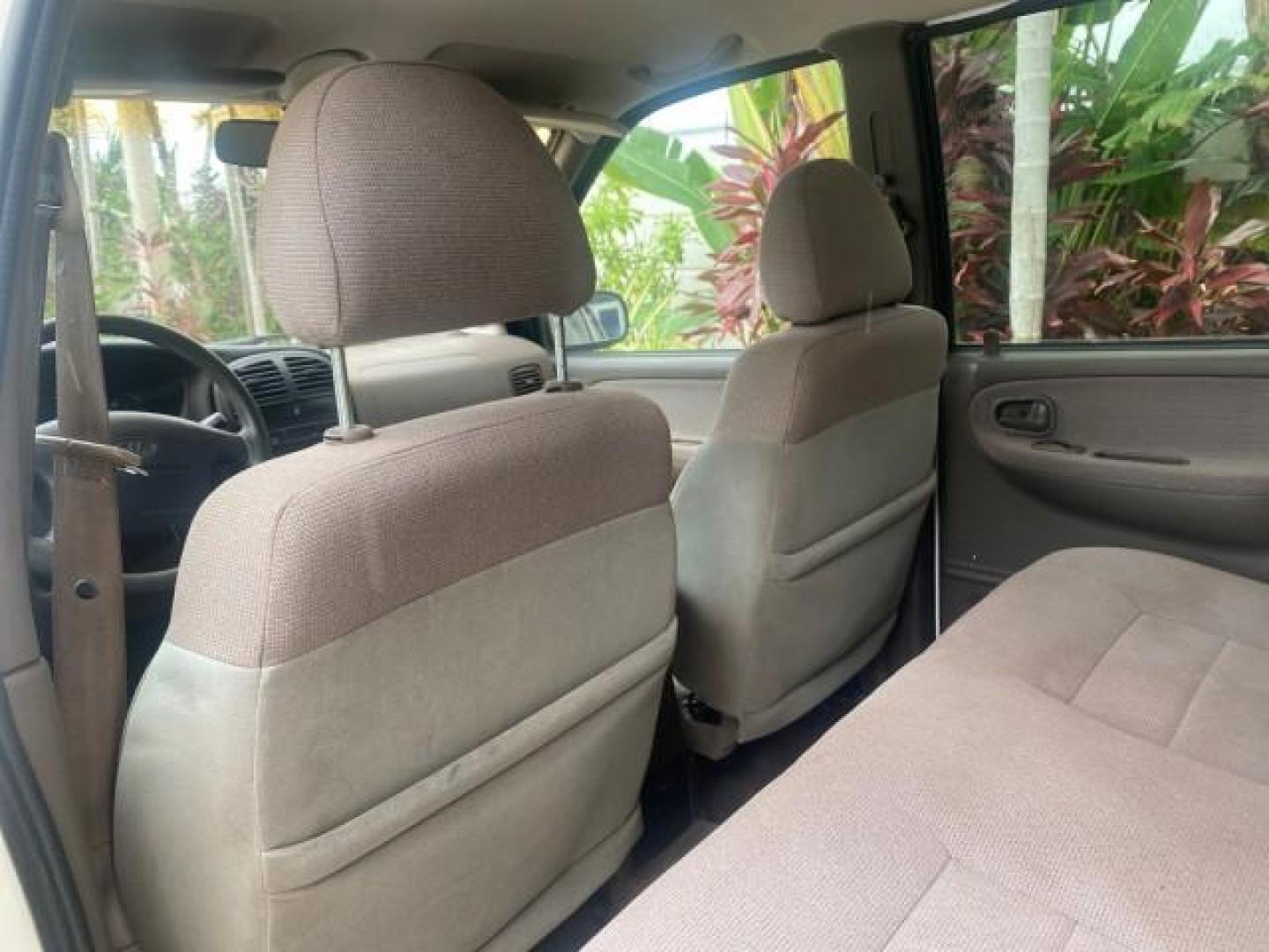 2002 White /Gray Kia Sportage SUV LOW MILES 37,679 (KNDJB723325) with an 2.0L DOHC MPFI 16-Valve Inline 4-Cyl Engine engine, Automatic transmission, located at 4701 North Dixie Hwy, Pompano Beach, FL, 33064, (954) 422-2889, 26.240938, -80.123474 - OUR WEBPAGE FLORIDACARS1.COM HAS OVER 100 PHOTOS AND FREE CARFAX LINK 2002 KIA SPORTAGE VIN: KNDJB723325123795 K N D J B 7 2 3 3 2 5 1 2 3 7 9 5 4 DOOR WAGON/SPORT UTILITY 2.0L I4 F DOHC 16V GASOLINE REAR WHEEL DRIVE Features Air Conditioning Alloy Wheels AM/FM Stereo Automatic Transmission CD Audio - Photo#62