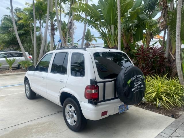 2002 White /Gray Kia Sportage SUV LOW MILES 37,688 (KNDJB723325) with an 2.0L DOHC MPFI 16-Valve Inline 4-Cyl Engine engine, Automatic transmission, located at 4701 North Dixie Hwy, Pompano Beach, FL, 33064, (954) 422-2889, 26.240938, -80.123474 - OUR WEBPAGE FLORIDACARS1.COM HAS OVER 100 PHOTOS AND FREE CARFAX LINK 2002 KIA SPORTAGE VIN: KNDJB723325123795 K N D J B 7 2 3 3 2 5 1 2 3 7 9 5 4 DOOR WAGON/SPORT UTILITY 2.0L I4 F DOHC 16V GASOLINE REAR WHEEL DRIVE Features Air Conditioning Alloy Wheels AM/FM Stereo Automatic Transmission CD Audio - Photo#67