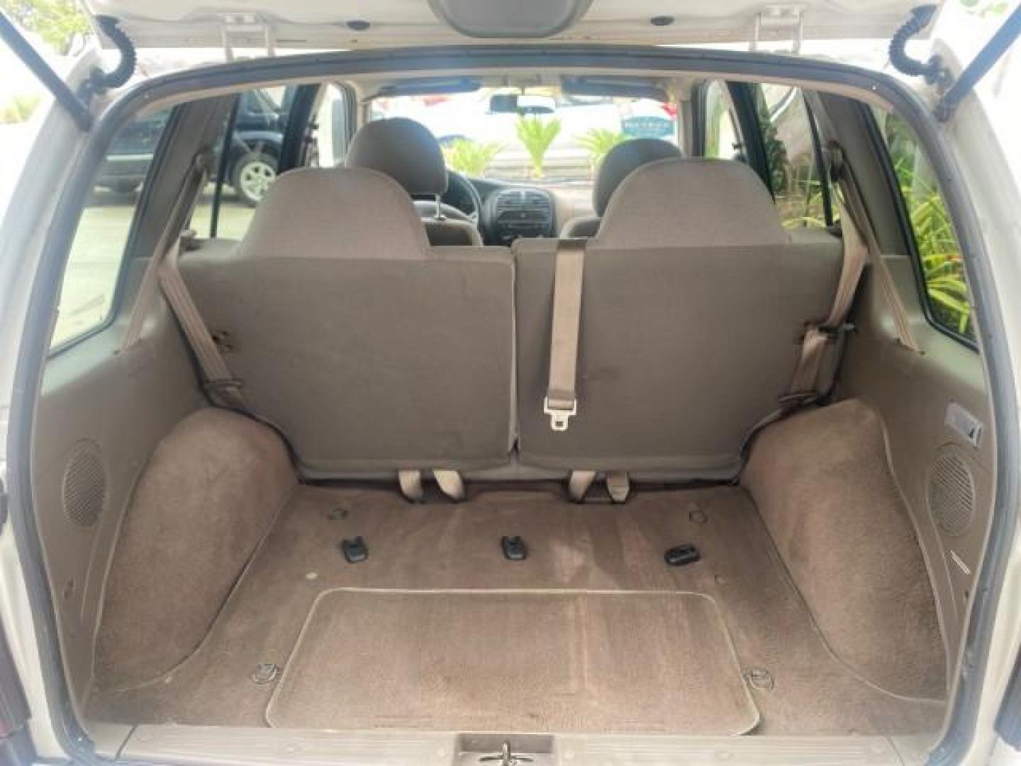 2002 White /Gray Kia Sportage SUV LOW MILES 37,679 (KNDJB723325) with an 2.0L DOHC MPFI 16-Valve Inline 4-Cyl Engine engine, Automatic transmission, located at 4701 North Dixie Hwy, Pompano Beach, FL, 33064, (954) 422-2889, 26.240938, -80.123474 - OUR WEBPAGE FLORIDACARS1.COM HAS OVER 100 PHOTOS AND FREE CARFAX LINK 2002 KIA SPORTAGE VIN: KNDJB723325123795 K N D J B 7 2 3 3 2 5 1 2 3 7 9 5 4 DOOR WAGON/SPORT UTILITY 2.0L I4 F DOHC 16V GASOLINE REAR WHEEL DRIVE Features Air Conditioning Alloy Wheels AM/FM Stereo Automatic Transmission CD Audio - Photo#71