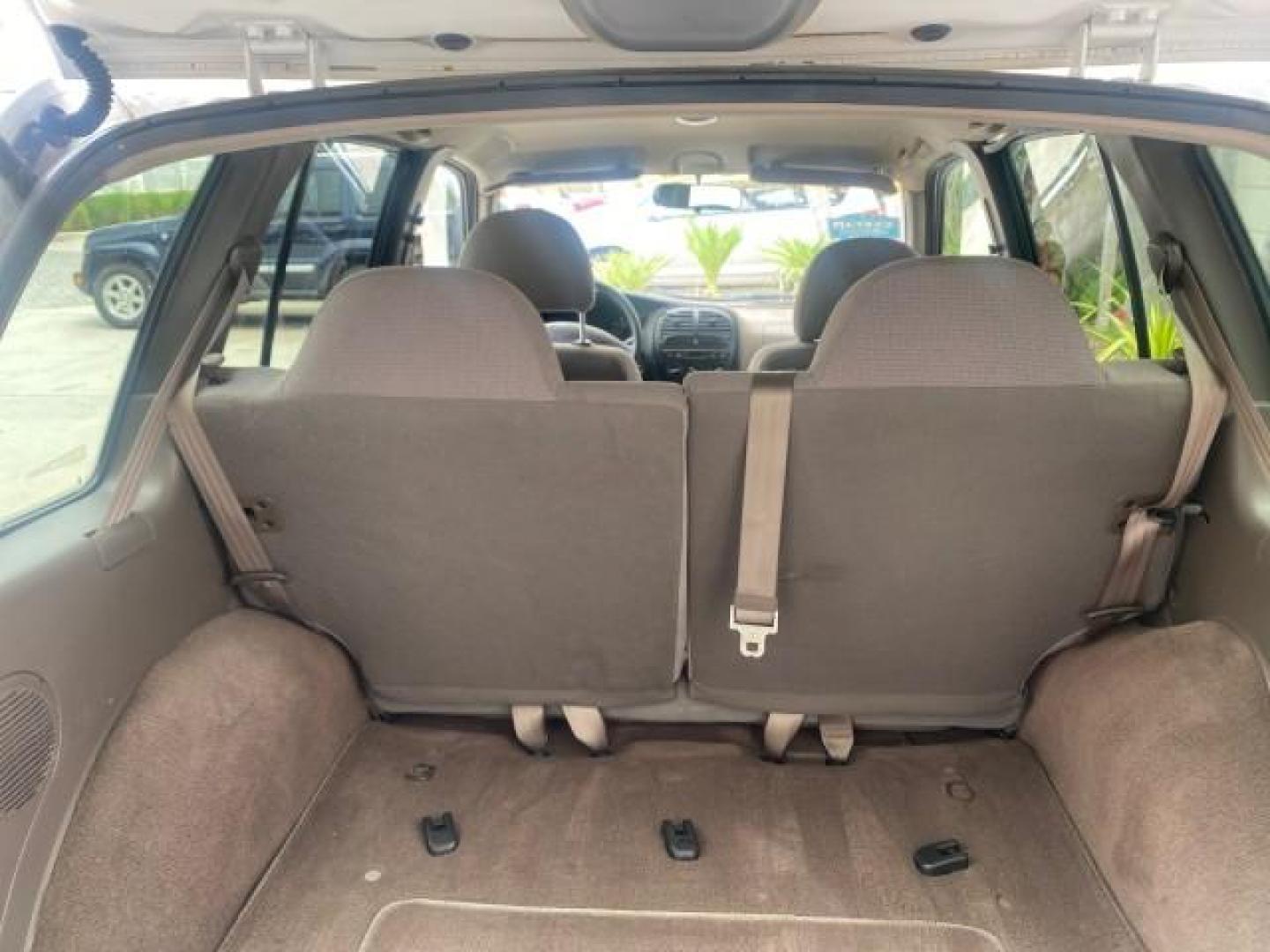 2002 White /Gray Kia Sportage SUV LOW MILES 37,679 (KNDJB723325) with an 2.0L DOHC MPFI 16-Valve Inline 4-Cyl Engine engine, Automatic transmission, located at 4701 North Dixie Hwy, Pompano Beach, FL, 33064, (954) 422-2889, 26.240938, -80.123474 - OUR WEBPAGE FLORIDACARS1.COM HAS OVER 100 PHOTOS AND FREE CARFAX LINK 2002 KIA SPORTAGE VIN: KNDJB723325123795 K N D J B 7 2 3 3 2 5 1 2 3 7 9 5 4 DOOR WAGON/SPORT UTILITY 2.0L I4 F DOHC 16V GASOLINE REAR WHEEL DRIVE Features Air Conditioning Alloy Wheels AM/FM Stereo Automatic Transmission CD Audio - Photo#72