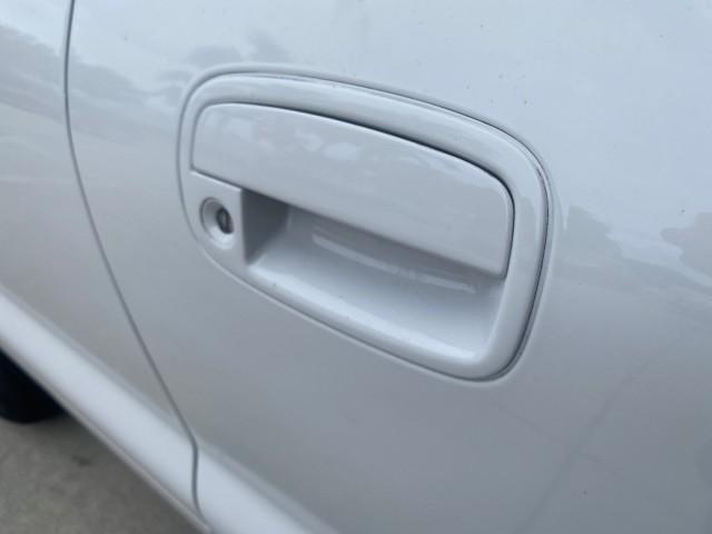 2002 White /Gray Kia Sportage SUV LOW MILES 37,688 (KNDJB723325) with an 2.0L DOHC MPFI 16-Valve Inline 4-Cyl Engine engine, Automatic transmission, located at 4701 North Dixie Hwy, Pompano Beach, FL, 33064, (954) 422-2889, 26.240938, -80.123474 - OUR WEBPAGE FLORIDACARS1.COM HAS OVER 100 PHOTOS AND FREE CARFAX LINK 2002 KIA SPORTAGE VIN: KNDJB723325123795 K N D J B 7 2 3 3 2 5 1 2 3 7 9 5 4 DOOR WAGON/SPORT UTILITY 2.0L I4 F DOHC 16V GASOLINE REAR WHEEL DRIVE Features Air Conditioning Alloy Wheels AM/FM Stereo Automatic Transmission CD Audio - Photo#79