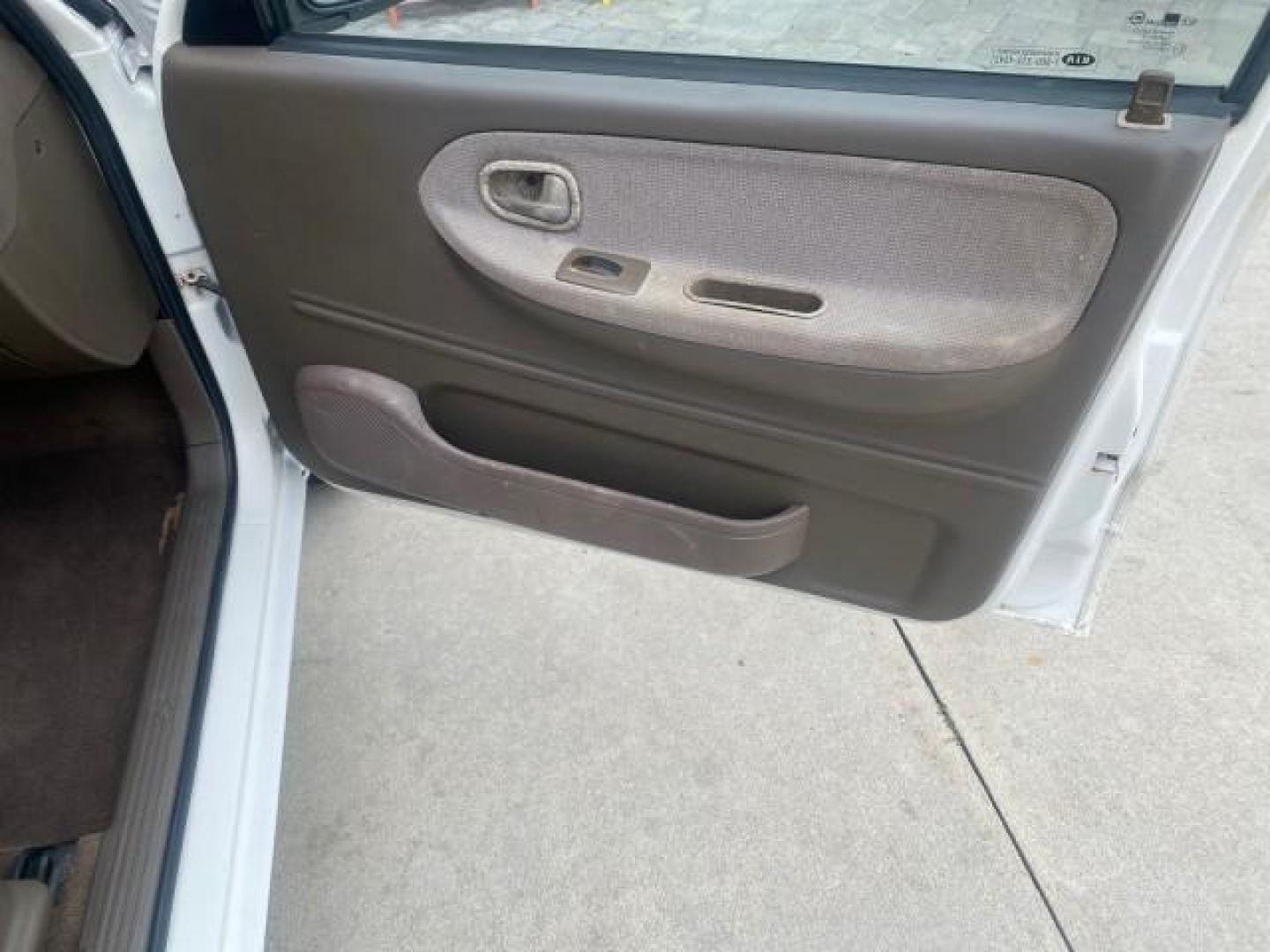 2002 White /Gray Kia Sportage SUV LOW MILES 37,679 (KNDJB723325) with an 2.0L DOHC MPFI 16-Valve Inline 4-Cyl Engine engine, Automatic transmission, located at 4701 North Dixie Hwy, Pompano Beach, FL, 33064, (954) 422-2889, 26.240938, -80.123474 - OUR WEBPAGE FLORIDACARS1.COM HAS OVER 100 PHOTOS AND FREE CARFAX LINK 2002 KIA SPORTAGE VIN: KNDJB723325123795 K N D J B 7 2 3 3 2 5 1 2 3 7 9 5 4 DOOR WAGON/SPORT UTILITY 2.0L I4 F DOHC 16V GASOLINE REAR WHEEL DRIVE Features Air Conditioning Alloy Wheels AM/FM Stereo Automatic Transmission CD Audio - Photo#82