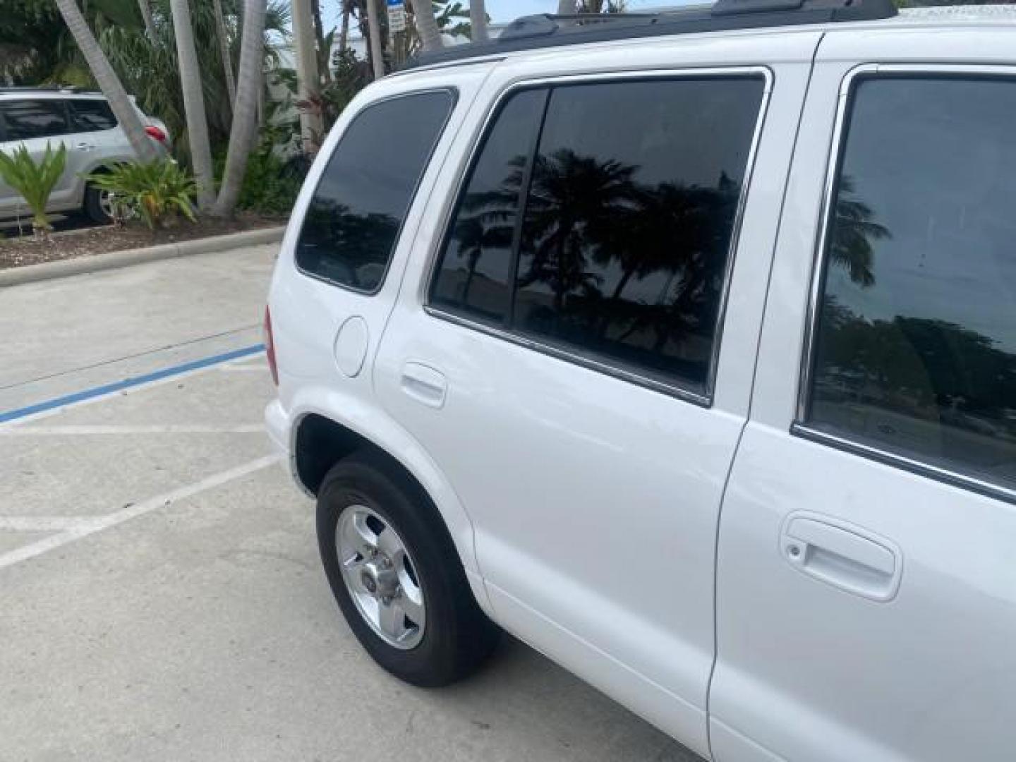 2002 White /Gray Kia Sportage SUV LOW MILES 37,679 (KNDJB723325) with an 2.0L DOHC MPFI 16-Valve Inline 4-Cyl Engine engine, Automatic transmission, located at 4701 North Dixie Hwy, Pompano Beach, FL, 33064, (954) 422-2889, 26.240938, -80.123474 - OUR WEBPAGE FLORIDACARS1.COM HAS OVER 100 PHOTOS AND FREE CARFAX LINK 2002 KIA SPORTAGE VIN: KNDJB723325123795 K N D J B 7 2 3 3 2 5 1 2 3 7 9 5 4 DOOR WAGON/SPORT UTILITY 2.0L I4 F DOHC 16V GASOLINE REAR WHEEL DRIVE Features Air Conditioning Alloy Wheels AM/FM Stereo Automatic Transmission CD Audio - Photo#91