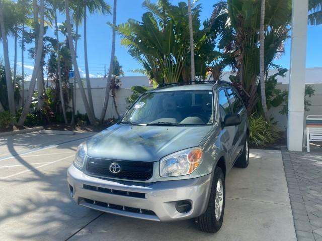 2005 Titanium Metallic /Taupe Toyota RAV4 LOW MILES 46,167 18 SERVICES (JTEGD20V650) with an 2.4L DOHC SFI 16-Valve VVT-i 4-Cyl Engine engine, Automatic transmission, located at 4701 North Dixie Hwy, Pompano Beach, FL, 33064, (954) 422-2889, 26.240938, -80.123474 - OUR WEBPAGE FLORIDACARS1.COM HAS OVER 100 PHOTOS AND FREE CARFAX LINK 2005 TOYOTA RAV4 VIN: JTEGD20V650076982 J T E G D 2 0 V 6 5 0 0 7 6 9 8 2 4 DOOR WAGON/SPORT UTILITY 2.4L I4 F DOHC 16V GASOLINE FRONT WHEEL DRIVE Features ABS Brakes Air Conditioning AM/FM Stereo Automatic Transmission Cassette P - Photo#3
