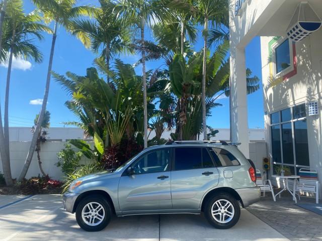 2005 Titanium Metallic /Taupe Toyota RAV4 LOW MILES 46,167 18 SERVICES (JTEGD20V650) with an 2.4L DOHC SFI 16-Valve VVT-i 4-Cyl Engine engine, Automatic transmission, located at 4701 North Dixie Hwy, Pompano Beach, FL, 33064, (954) 422-2889, 26.240938, -80.123474 - OUR WEBPAGE FLORIDACARS1.COM HAS OVER 100 PHOTOS AND FREE CARFAX LINK 2005 TOYOTA RAV4 VIN: JTEGD20V650076982 J T E G D 2 0 V 6 5 0 0 7 6 9 8 2 4 DOOR WAGON/SPORT UTILITY 2.4L I4 F DOHC 16V GASOLINE FRONT WHEEL DRIVE Features ABS Brakes Air Conditioning AM/FM Stereo Automatic Transmission Cassette P - Photo#4