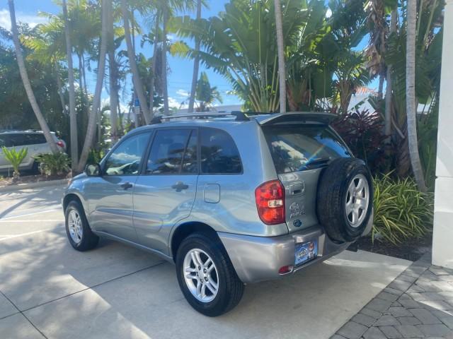 2005 Titanium Metallic /Taupe Toyota RAV4 LOW MILES 46,167 18 SERVICES (JTEGD20V650) with an 2.4L DOHC SFI 16-Valve VVT-i 4-Cyl Engine engine, Automatic transmission, located at 4701 North Dixie Hwy, Pompano Beach, FL, 33064, (954) 422-2889, 26.240938, -80.123474 - OUR WEBPAGE FLORIDACARS1.COM HAS OVER 100 PHOTOS AND FREE CARFAX LINK 2005 TOYOTA RAV4 VIN: JTEGD20V650076982 J T E G D 2 0 V 6 5 0 0 7 6 9 8 2 4 DOOR WAGON/SPORT UTILITY 2.4L I4 F DOHC 16V GASOLINE FRONT WHEEL DRIVE Features ABS Brakes Air Conditioning AM/FM Stereo Automatic Transmission Cassette P - Photo#5