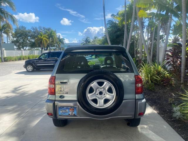 2005 Titanium Metallic /Taupe Toyota RAV4 LOW MILES 46,167 18 SERVICES (JTEGD20V650) with an 2.4L DOHC SFI 16-Valve VVT-i 4-Cyl Engine engine, Automatic transmission, located at 4701 North Dixie Hwy, Pompano Beach, FL, 33064, (954) 422-2889, 26.240938, -80.123474 - OUR WEBPAGE FLORIDACARS1.COM HAS OVER 100 PHOTOS AND FREE CARFAX LINK 2005 TOYOTA RAV4 VIN: JTEGD20V650076982 J T E G D 2 0 V 6 5 0 0 7 6 9 8 2 4 DOOR WAGON/SPORT UTILITY 2.4L I4 F DOHC 16V GASOLINE FRONT WHEEL DRIVE Features ABS Brakes Air Conditioning AM/FM Stereo Automatic Transmission Cassette P - Photo#6