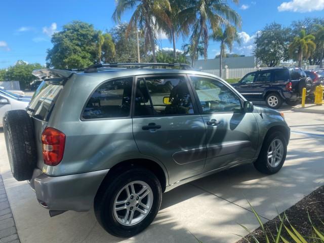 2005 Titanium Metallic /Taupe Toyota RAV4 LOW MILES 46,167 18 SERVICES (JTEGD20V650) with an 2.4L DOHC SFI 16-Valve VVT-i 4-Cyl Engine engine, Automatic transmission, located at 4701 North Dixie Hwy, Pompano Beach, FL, 33064, (954) 422-2889, 26.240938, -80.123474 - OUR WEBPAGE FLORIDACARS1.COM HAS OVER 100 PHOTOS AND FREE CARFAX LINK 2005 TOYOTA RAV4 VIN: JTEGD20V650076982 J T E G D 2 0 V 6 5 0 0 7 6 9 8 2 4 DOOR WAGON/SPORT UTILITY 2.4L I4 F DOHC 16V GASOLINE FRONT WHEEL DRIVE Features ABS Brakes Air Conditioning AM/FM Stereo Automatic Transmission Cassette P - Photo#7