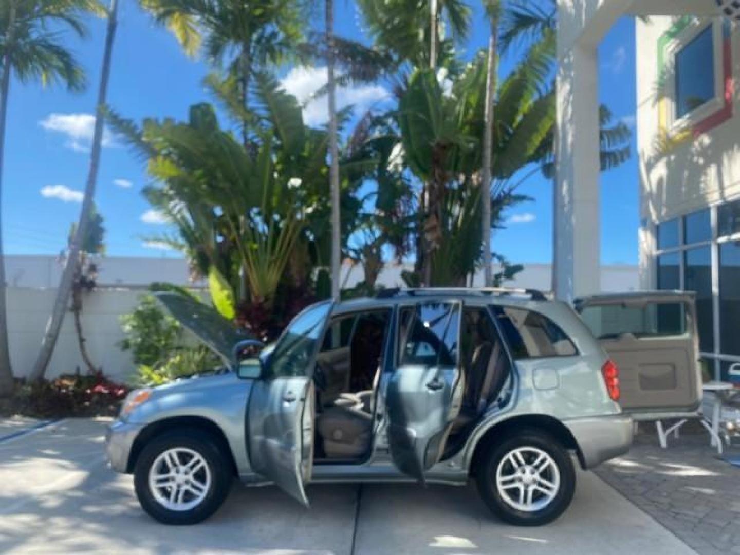 2005 Titanium Metallic /Taupe Toyota RAV4 LOW MILES 46,167 18 SERVICES (JTEGD20V650) with an 2.4L DOHC SFI 16-Valve VVT-i 4-Cyl Engine engine, Automatic transmission, located at 4701 North Dixie Hwy, Pompano Beach, FL, 33064, (954) 422-2889, 26.240938, -80.123474 - OUR WEBPAGE FLORIDACARS1.COM HAS OVER 100 PHOTOS AND FREE CARFAX LINK 2005 TOYOTA RAV4 VIN: JTEGD20V650076982 J T E G D 2 0 V 6 5 0 0 7 6 9 8 2 4 DOOR WAGON/SPORT UTILITY 2.4L I4 F DOHC 16V GASOLINE FRONT WHEEL DRIVE Features ABS Brakes Air Conditioning AM/FM Stereo Automatic Transmission Cassette P - Photo#8