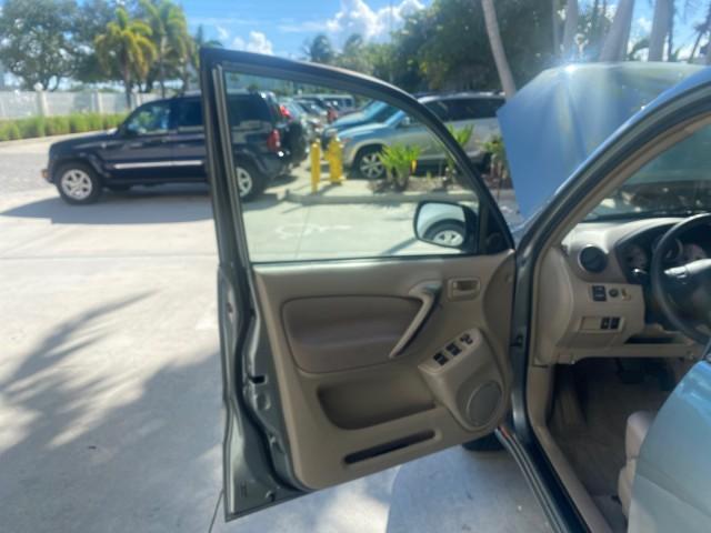 2005 Titanium Metallic /Taupe Toyota RAV4 LOW MILES 46,167 18 SERVICES (JTEGD20V650) with an 2.4L DOHC SFI 16-Valve VVT-i 4-Cyl Engine engine, Automatic transmission, located at 4701 North Dixie Hwy, Pompano Beach, FL, 33064, (954) 422-2889, 26.240938, -80.123474 - OUR WEBPAGE FLORIDACARS1.COM HAS OVER 100 PHOTOS AND FREE CARFAX LINK 2005 TOYOTA RAV4 VIN: JTEGD20V650076982 J T E G D 2 0 V 6 5 0 0 7 6 9 8 2 4 DOOR WAGON/SPORT UTILITY 2.4L I4 F DOHC 16V GASOLINE FRONT WHEEL DRIVE Features ABS Brakes Air Conditioning AM/FM Stereo Automatic Transmission Cassette P - Photo#9