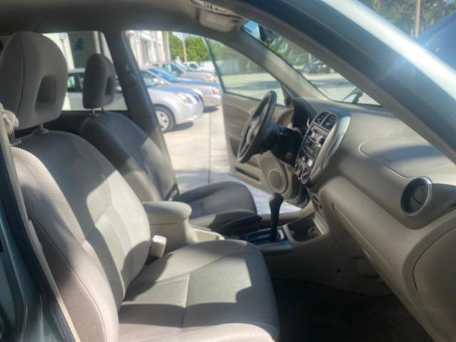 2005 Titanium Metallic /Taupe Toyota RAV4 LOW MILES 46,167 18 SERVICES (JTEGD20V650) with an 2.4L DOHC SFI 16-Valve VVT-i 4-Cyl Engine engine, Automatic transmission, located at 4701 North Dixie Hwy, Pompano Beach, FL, 33064, (954) 422-2889, 26.240938, -80.123474 - OUR WEBPAGE FLORIDACARS1.COM HAS OVER 100 PHOTOS AND FREE CARFAX LINK 2005 TOYOTA RAV4 VIN: JTEGD20V650076982 J T E G D 2 0 V 6 5 0 0 7 6 9 8 2 4 DOOR WAGON/SPORT UTILITY 2.4L I4 F DOHC 16V GASOLINE FRONT WHEEL DRIVE Features ABS Brakes Air Conditioning AM/FM Stereo Automatic Transmission Cassette P - Photo#12