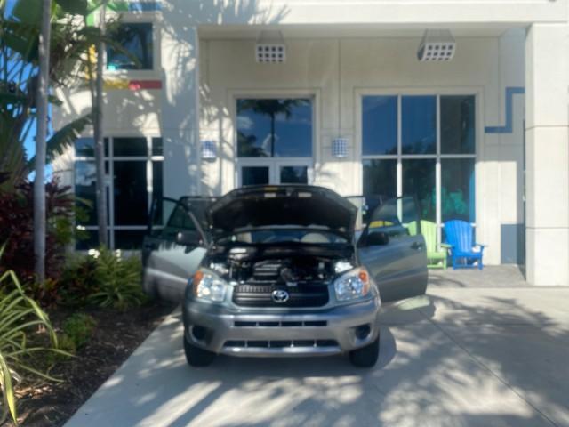 2005 Titanium Metallic /Taupe Toyota RAV4 LOW MILES 46,167 18 SERVICES (JTEGD20V650) with an 2.4L DOHC SFI 16-Valve VVT-i 4-Cyl Engine engine, Automatic transmission, located at 4701 North Dixie Hwy, Pompano Beach, FL, 33064, (954) 422-2889, 26.240938, -80.123474 - OUR WEBPAGE FLORIDACARS1.COM HAS OVER 100 PHOTOS AND FREE CARFAX LINK 2005 TOYOTA RAV4 VIN: JTEGD20V650076982 J T E G D 2 0 V 6 5 0 0 7 6 9 8 2 4 DOOR WAGON/SPORT UTILITY 2.4L I4 F DOHC 16V GASOLINE FRONT WHEEL DRIVE Features ABS Brakes Air Conditioning AM/FM Stereo Automatic Transmission Cassette P - Photo#16