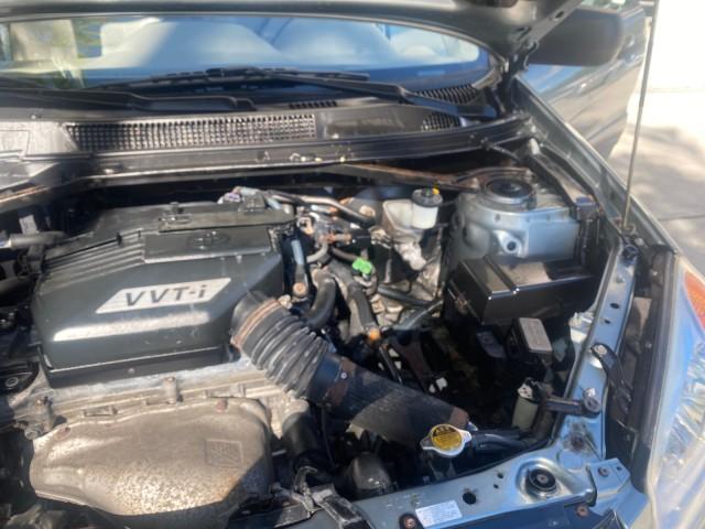 2005 Titanium Metallic /Taupe Toyota RAV4 LOW MILES 46,167 18 SERVICES (JTEGD20V650) with an 2.4L DOHC SFI 16-Valve VVT-i 4-Cyl Engine engine, Automatic transmission, located at 4701 North Dixie Hwy, Pompano Beach, FL, 33064, (954) 422-2889, 26.240938, -80.123474 - OUR WEBPAGE FLORIDACARS1.COM HAS OVER 100 PHOTOS AND FREE CARFAX LINK 2005 TOYOTA RAV4 VIN: JTEGD20V650076982 J T E G D 2 0 V 6 5 0 0 7 6 9 8 2 4 DOOR WAGON/SPORT UTILITY 2.4L I4 F DOHC 16V GASOLINE FRONT WHEEL DRIVE Features ABS Brakes Air Conditioning AM/FM Stereo Automatic Transmission Cassette P - Photo#26