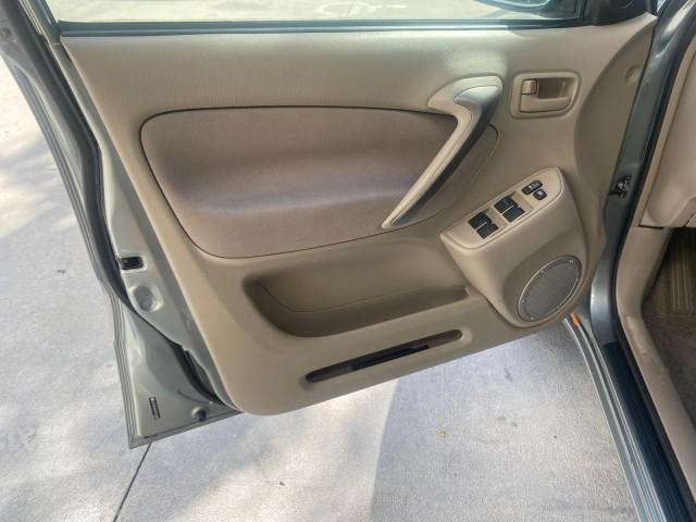 2005 Titanium Metallic /Taupe Toyota RAV4 LOW MILES 46,167 18 SERVICES (JTEGD20V650) with an 2.4L DOHC SFI 16-Valve VVT-i 4-Cyl Engine engine, Automatic transmission, located at 4701 North Dixie Hwy, Pompano Beach, FL, 33064, (954) 422-2889, 26.240938, -80.123474 - OUR WEBPAGE FLORIDACARS1.COM HAS OVER 100 PHOTOS AND FREE CARFAX LINK 2005 TOYOTA RAV4 VIN: JTEGD20V650076982 J T E G D 2 0 V 6 5 0 0 7 6 9 8 2 4 DOOR WAGON/SPORT UTILITY 2.4L I4 F DOHC 16V GASOLINE FRONT WHEEL DRIVE Features ABS Brakes Air Conditioning AM/FM Stereo Automatic Transmission Cassette P - Photo#31