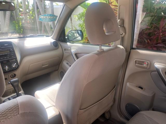 2005 Titanium Metallic /Taupe Toyota RAV4 LOW MILES 46,167 18 SERVICES (JTEGD20V650) with an 2.4L DOHC SFI 16-Valve VVT-i 4-Cyl Engine engine, Automatic transmission, located at 4701 North Dixie Hwy, Pompano Beach, FL, 33064, (954) 422-2889, 26.240938, -80.123474 - OUR WEBPAGE FLORIDACARS1.COM HAS OVER 100 PHOTOS AND FREE CARFAX LINK 2005 TOYOTA RAV4 VIN: JTEGD20V650076982 J T E G D 2 0 V 6 5 0 0 7 6 9 8 2 4 DOOR WAGON/SPORT UTILITY 2.4L I4 F DOHC 16V GASOLINE FRONT WHEEL DRIVE Features ABS Brakes Air Conditioning AM/FM Stereo Automatic Transmission Cassette P - Photo#73