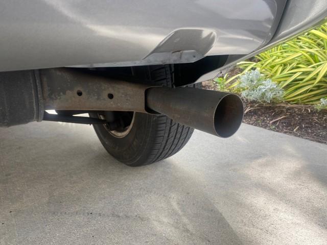 2005 Titanium Metallic /Taupe Toyota RAV4 LOW MILES 46,167 18 SERVICES (JTEGD20V650) with an 2.4L DOHC SFI 16-Valve VVT-i 4-Cyl Engine engine, Automatic transmission, located at 4701 North Dixie Hwy, Pompano Beach, FL, 33064, (954) 422-2889, 26.240938, -80.123474 - OUR WEBPAGE FLORIDACARS1.COM HAS OVER 100 PHOTOS AND FREE CARFAX LINK 2005 TOYOTA RAV4 VIN: JTEGD20V650076982 J T E G D 2 0 V 6 5 0 0 7 6 9 8 2 4 DOOR WAGON/SPORT UTILITY 2.4L I4 F DOHC 16V GASOLINE FRONT WHEEL DRIVE Features ABS Brakes Air Conditioning AM/FM Stereo Automatic Transmission Cassette P - Photo#82