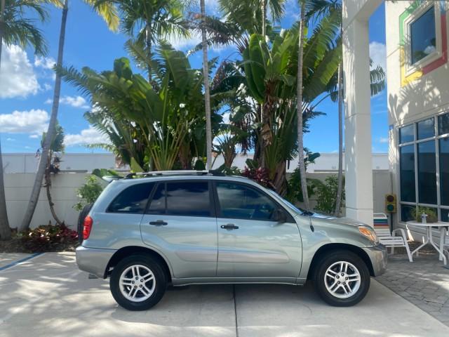 2005 Titanium Metallic /Taupe Toyota RAV4 LOW MILES 46,167 18 SERVICES (JTEGD20V650) with an 2.4L DOHC SFI 16-Valve VVT-i 4-Cyl Engine engine, Automatic transmission, located at 4701 North Dixie Hwy, Pompano Beach, FL, 33064, (954) 422-2889, 26.240938, -80.123474 - OUR WEBPAGE FLORIDACARS1.COM HAS OVER 100 PHOTOS AND FREE CARFAX LINK 2005 TOYOTA RAV4 VIN: JTEGD20V650076982 J T E G D 2 0 V 6 5 0 0 7 6 9 8 2 4 DOOR WAGON/SPORT UTILITY 2.4L I4 F DOHC 16V GASOLINE FRONT WHEEL DRIVE Features ABS Brakes Air Conditioning AM/FM Stereo Automatic Transmission Cassette P - Photo#87