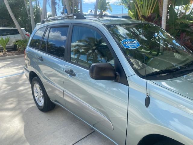 2005 Titanium Metallic /Taupe Toyota RAV4 LOW MILES 46,167 18 SERVICES (JTEGD20V650) with an 2.4L DOHC SFI 16-Valve VVT-i 4-Cyl Engine engine, Automatic transmission, located at 4701 North Dixie Hwy, Pompano Beach, FL, 33064, (954) 422-2889, 26.240938, -80.123474 - OUR WEBPAGE FLORIDACARS1.COM HAS OVER 100 PHOTOS AND FREE CARFAX LINK 2005 TOYOTA RAV4 VIN: JTEGD20V650076982 J T E G D 2 0 V 6 5 0 0 7 6 9 8 2 4 DOOR WAGON/SPORT UTILITY 2.4L I4 F DOHC 16V GASOLINE FRONT WHEEL DRIVE Features ABS Brakes Air Conditioning AM/FM Stereo Automatic Transmission Cassette P - Photo#90