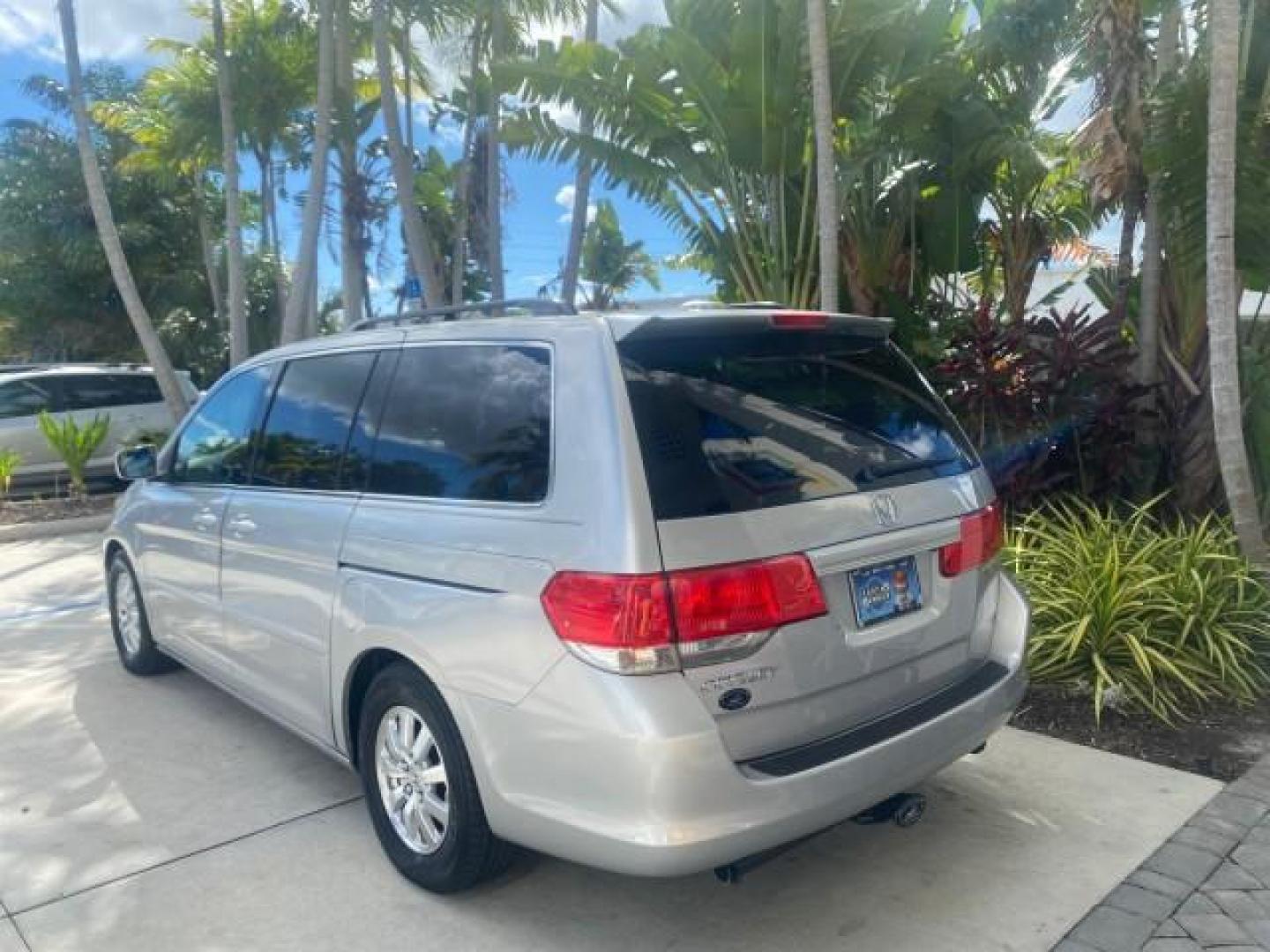2010 Slate Green Metallic /Gray Honda Odyssey EX-L LOW MILES 52,543 1 OWNER FL (5FNRL3H62AB) with an 3.5L SOHC MPFI 24-Valve i-VTEC V6 Engine engine, Automatic transmission, located at 4701 North Dixie Hwy, Pompano Beach, FL, 33064, (954) 422-2889, 26.240938, -80.123474 - OUR WEBPAGE FLORIDACARS1.COM HAS OVER 100 PHOTOS AND FREE CARFAX LINK 2010 HONDA ODYSSEY EX-L VIN: 5FNRL3H62AB112651 5 F N R L 3 H 6 2 A B 1 1 2 6 5 1 VAN 3.5L V6 F SOHC 24V GASOLINE FRONT WHEEL DRIVE Features ABS Brakes Air Conditioning Alloy Wheels AM/FM Stereo Automatic Transmission Auxiliary Aud - Photo#5