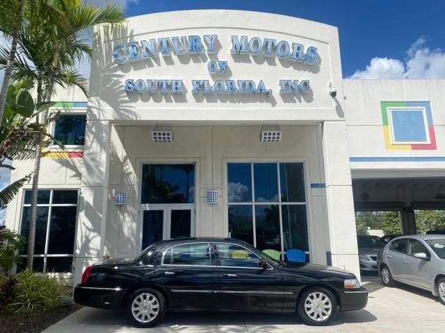 photo of 2008 Lincoln Town Car Limited LOW MILES 70,308 BLACK