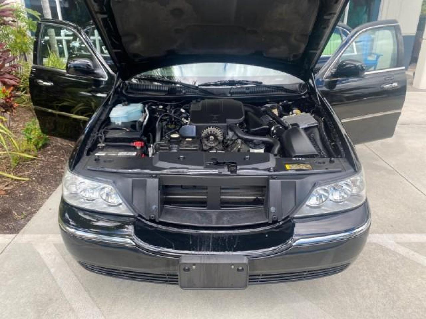 2008 Black /Black Lincoln Town Car Limited LOW MILES 70,308 BLACK (2LNHM82W08X) with an 4.6L SOHC EFI V8 Engine engine, Automatic transmission, located at 4701 North Dixie Hwy, Pompano Beach, FL, 33064, (954) 422-2889, 26.240938, -80.123474 - OUR WEBPAGE FLORIDACARS1.COM HAS OVER 100 PHOTOS AND FREE CARFAX LINK 2008 LINCOLN TOWN CAR SIGNATURE LIMITED VIN: 2LNHM82W08X641102 2 L N H M 8 2 W 0 8 X 6 4 1 1 0 2 SEDAN 4 DR 4.6L V8 F SOHC GASOLINE REAR WHEEL DRIVE Features ABS Brakes Air Conditioning Alloy Wheels AM/FM Stereo Automatic Transmis - Photo#17