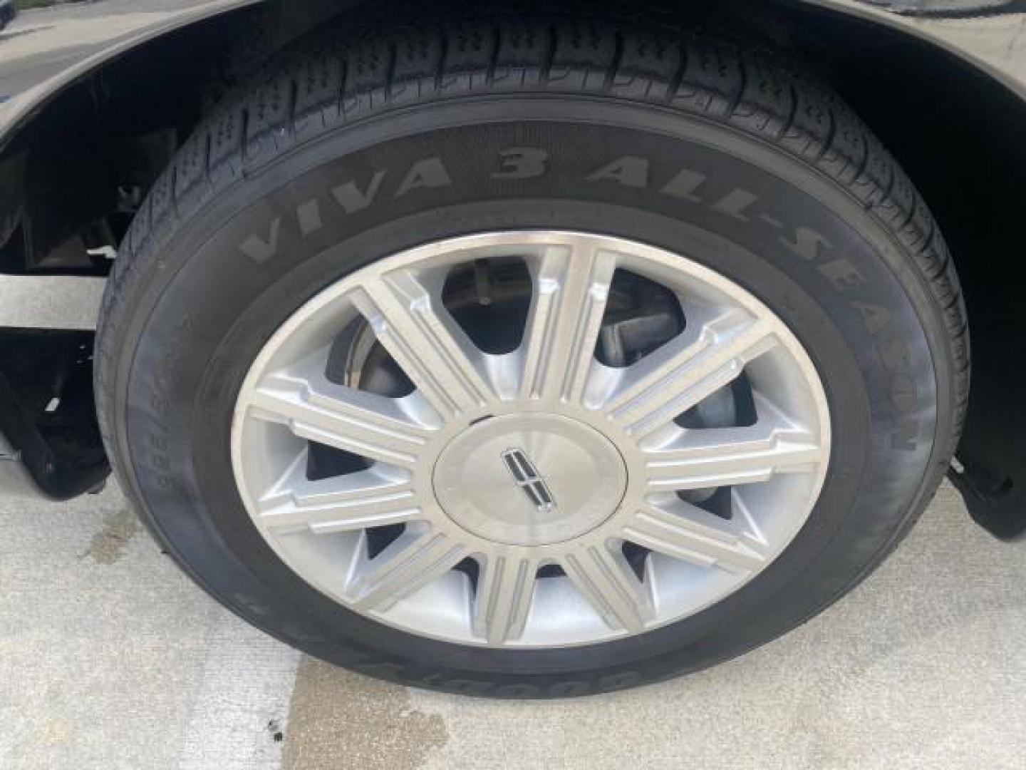 2008 Black /Black Lincoln Town Car Limited LOW MILES 70,308 BLACK (2LNHM82W08X) with an 4.6L SOHC EFI V8 Engine engine, Automatic transmission, located at 4701 North Dixie Hwy, Pompano Beach, FL, 33064, (954) 422-2889, 26.240938, -80.123474 - OUR WEBPAGE FLORIDACARS1.COM HAS OVER 100 PHOTOS AND FREE CARFAX LINK 2008 LINCOLN TOWN CAR SIGNATURE LIMITED VIN: 2LNHM82W08X641102 2 L N H M 8 2 W 0 8 X 6 4 1 1 0 2 SEDAN 4 DR 4.6L V8 F SOHC GASOLINE REAR WHEEL DRIVE Features ABS Brakes Air Conditioning Alloy Wheels AM/FM Stereo Automatic Transmis - Photo#19