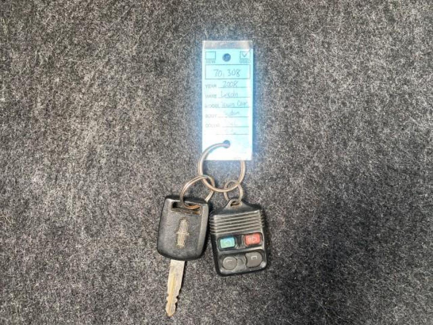 2008 Black /Black Lincoln Town Car Limited LOW MILES 70,308 BLACK (2LNHM82W08X) with an 4.6L SOHC EFI V8 Engine engine, Automatic transmission, located at 4701 North Dixie Hwy, Pompano Beach, FL, 33064, (954) 422-2889, 26.240938, -80.123474 - OUR WEBPAGE FLORIDACARS1.COM HAS OVER 100 PHOTOS AND FREE CARFAX LINK 2008 LINCOLN TOWN CAR SIGNATURE LIMITED VIN: 2LNHM82W08X641102 2 L N H M 8 2 W 0 8 X 6 4 1 1 0 2 SEDAN 4 DR 4.6L V8 F SOHC GASOLINE REAR WHEEL DRIVE Features ABS Brakes Air Conditioning Alloy Wheels AM/FM Stereo Automatic Transmis - Photo#23