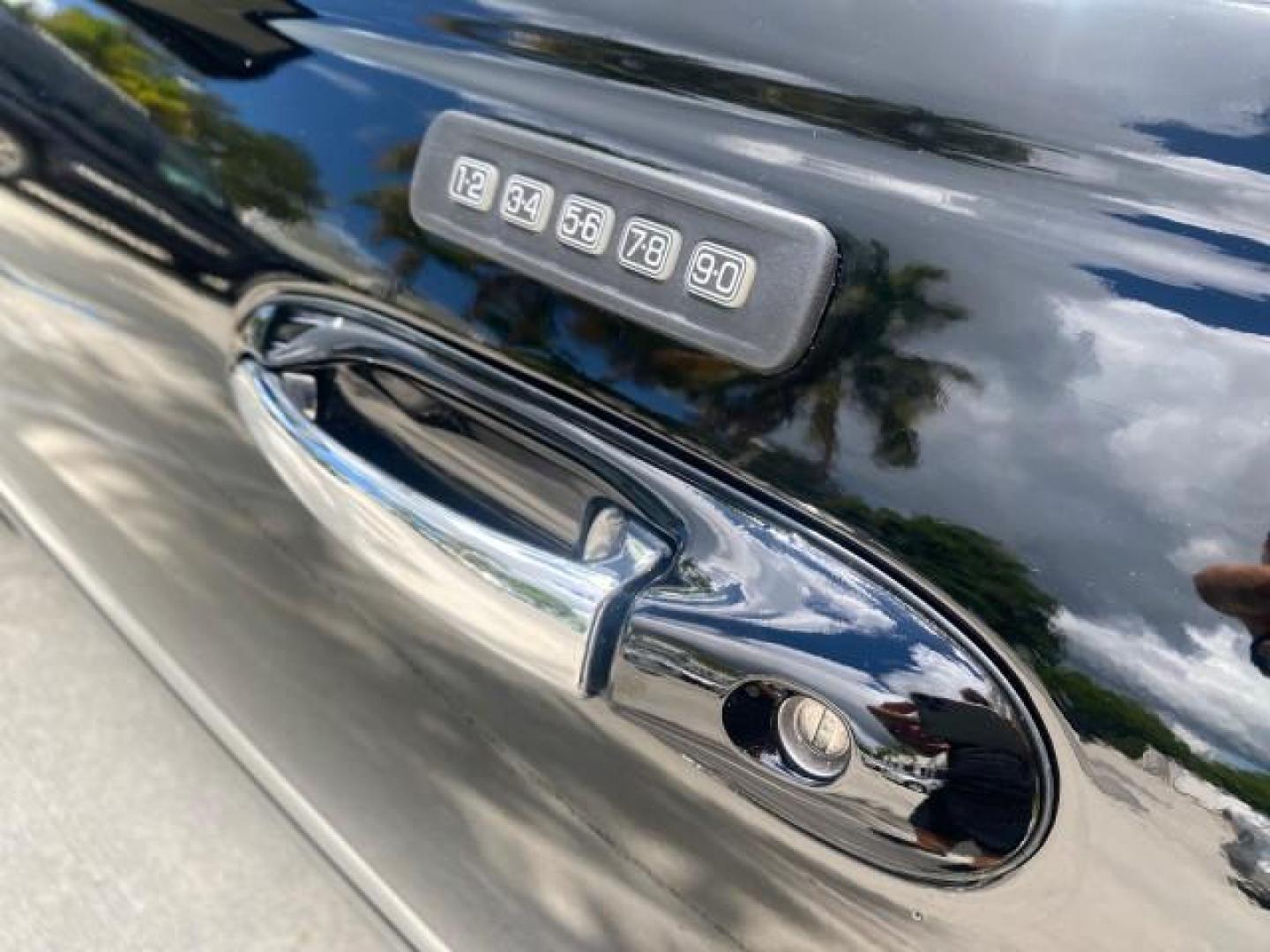 2008 Black /Black Lincoln Town Car Limited LOW MILES 70,308 BLACK (2LNHM82W08X) with an 4.6L SOHC EFI V8 Engine engine, Automatic transmission, located at 4701 North Dixie Hwy, Pompano Beach, FL, 33064, (954) 422-2889, 26.240938, -80.123474 - OUR WEBPAGE FLORIDACARS1.COM HAS OVER 100 PHOTOS AND FREE CARFAX LINK 2008 LINCOLN TOWN CAR SIGNATURE LIMITED VIN: 2LNHM82W08X641102 2 L N H M 8 2 W 0 8 X 6 4 1 1 0 2 SEDAN 4 DR 4.6L V8 F SOHC GASOLINE REAR WHEEL DRIVE Features ABS Brakes Air Conditioning Alloy Wheels AM/FM Stereo Automatic Transmis - Photo#28