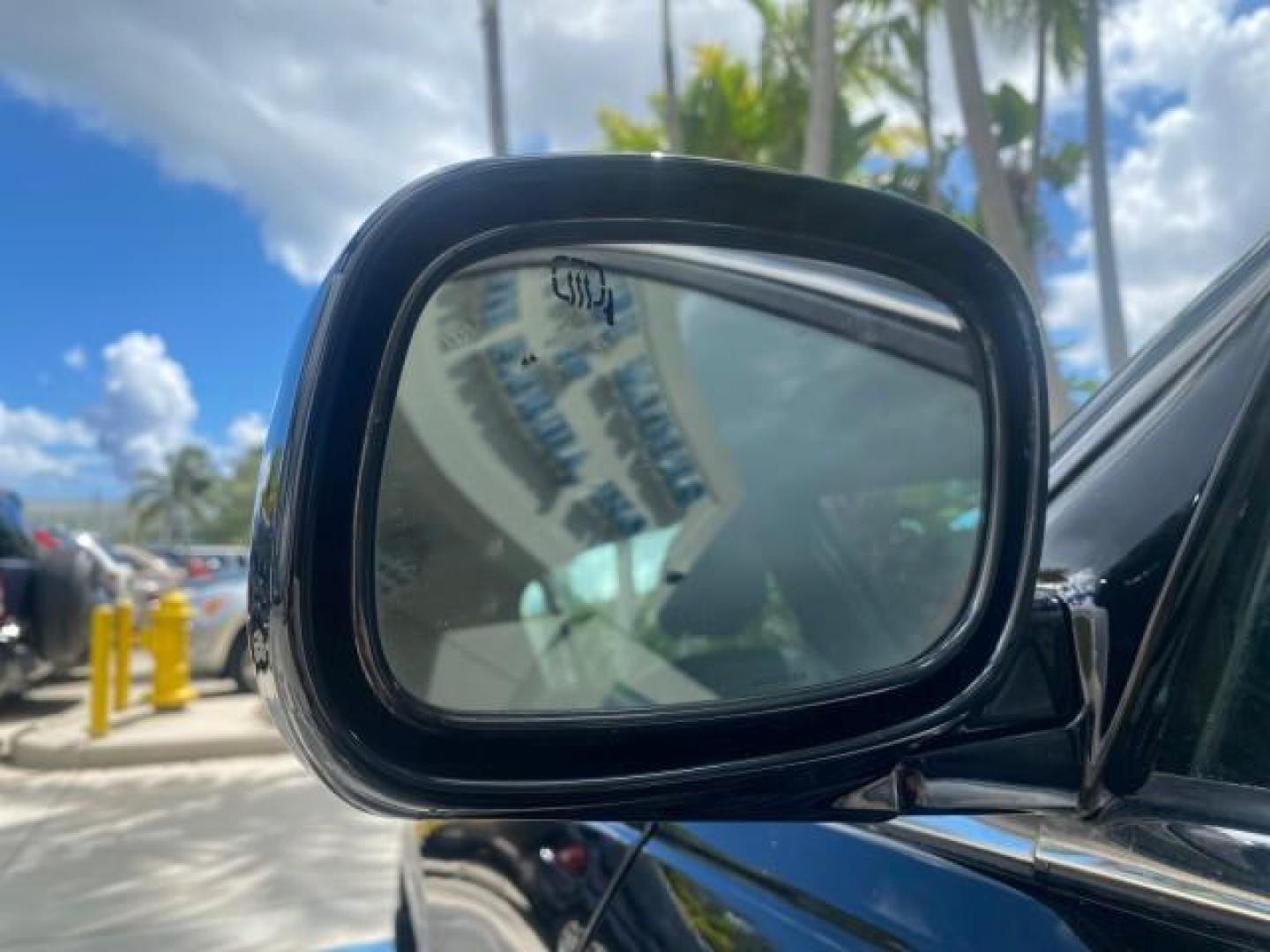 2008 Black /Black Lincoln Town Car Limited LOW MILES 70,308 BLACK (2LNHM82W08X) with an 4.6L SOHC EFI V8 Engine engine, Automatic transmission, located at 4701 North Dixie Hwy, Pompano Beach, FL, 33064, (954) 422-2889, 26.240938, -80.123474 - OUR WEBPAGE FLORIDACARS1.COM HAS OVER 100 PHOTOS AND FREE CARFAX LINK 2008 LINCOLN TOWN CAR SIGNATURE LIMITED VIN: 2LNHM82W08X641102 2 L N H M 8 2 W 0 8 X 6 4 1 1 0 2 SEDAN 4 DR 4.6L V8 F SOHC GASOLINE REAR WHEEL DRIVE Features ABS Brakes Air Conditioning Alloy Wheels AM/FM Stereo Automatic Transmis - Photo#30