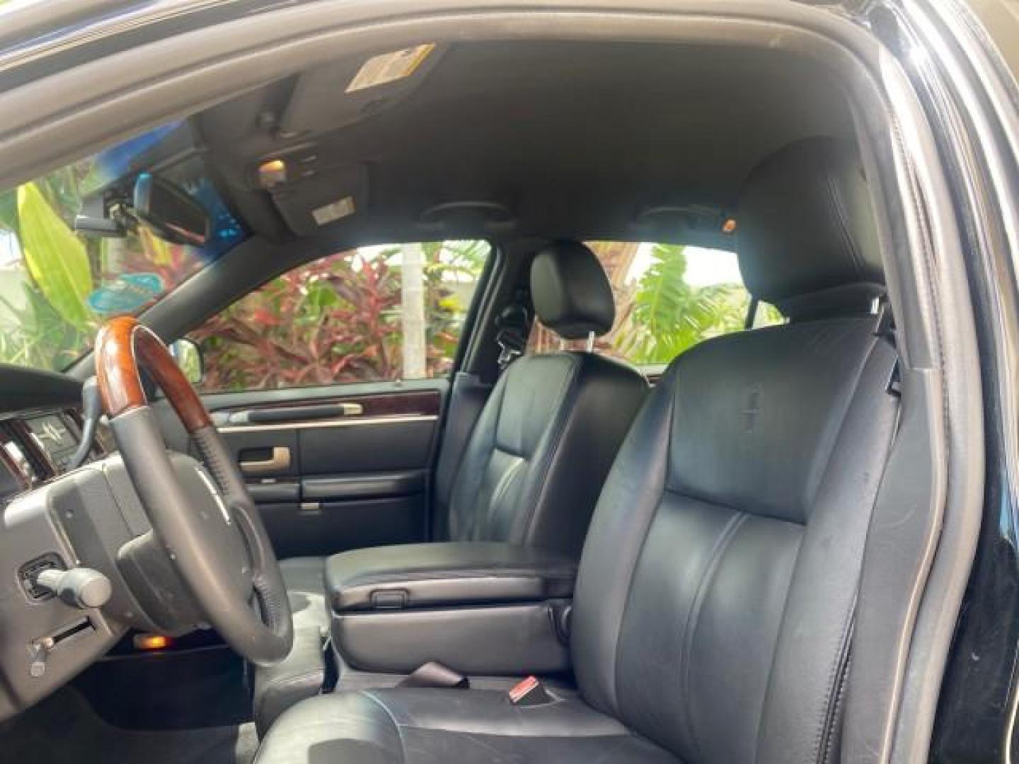 2008 Black /Black Lincoln Town Car Limited LOW MILES 70,308 BLACK (2LNHM82W08X) with an 4.6L SOHC EFI V8 Engine engine, Automatic transmission, located at 4701 North Dixie Hwy, Pompano Beach, FL, 33064, (954) 422-2889, 26.240938, -80.123474 - OUR WEBPAGE FLORIDACARS1.COM HAS OVER 100 PHOTOS AND FREE CARFAX LINK 2008 LINCOLN TOWN CAR SIGNATURE LIMITED VIN: 2LNHM82W08X641102 2 L N H M 8 2 W 0 8 X 6 4 1 1 0 2 SEDAN 4 DR 4.6L V8 F SOHC GASOLINE REAR WHEEL DRIVE Features ABS Brakes Air Conditioning Alloy Wheels AM/FM Stereo Automatic Transmis - Photo#34