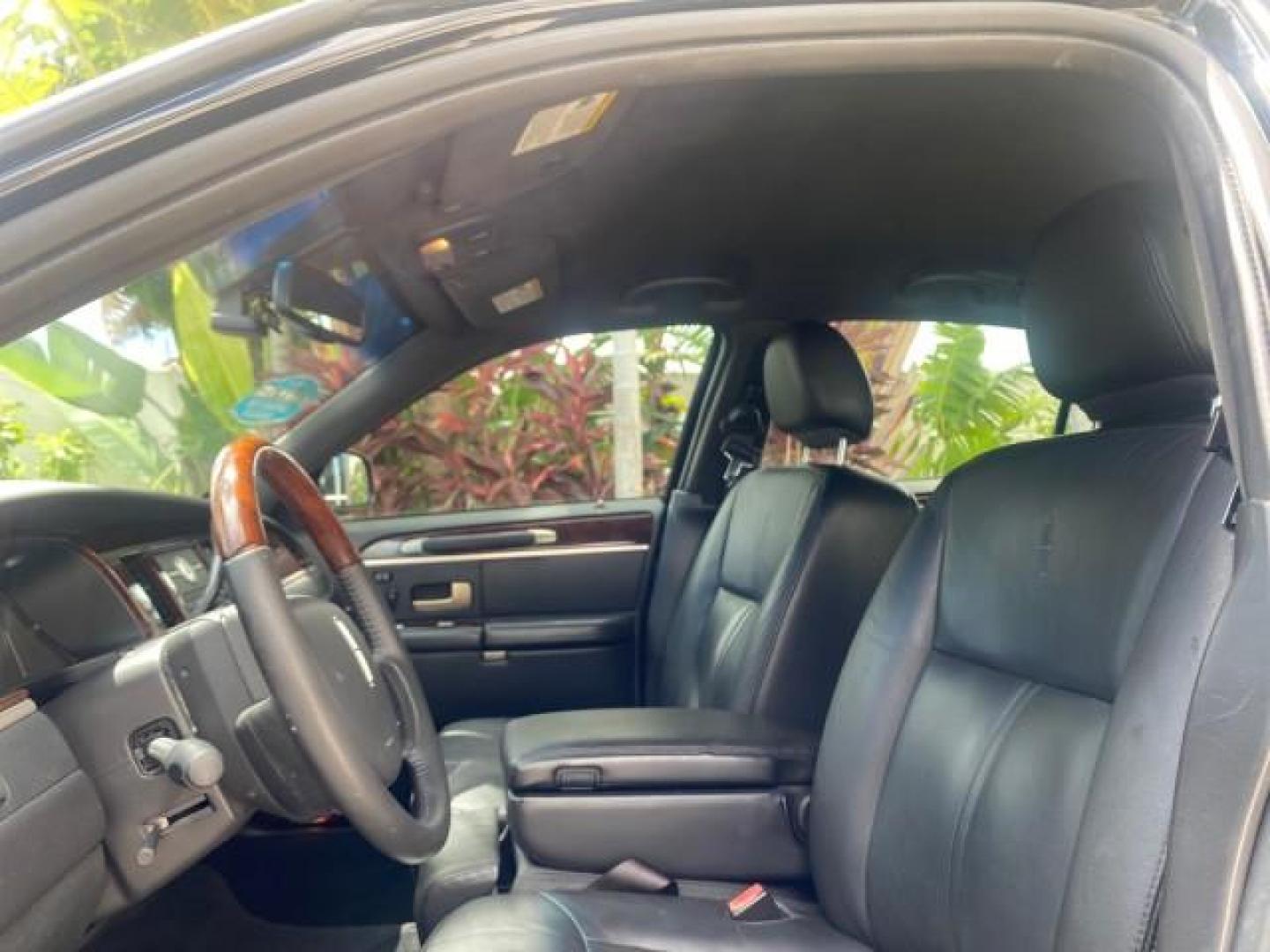 2008 Black /Black Lincoln Town Car Limited LOW MILES 70,308 BLACK (2LNHM82W08X) with an 4.6L SOHC EFI V8 Engine engine, Automatic transmission, located at 4701 North Dixie Hwy, Pompano Beach, FL, 33064, (954) 422-2889, 26.240938, -80.123474 - OUR WEBPAGE FLORIDACARS1.COM HAS OVER 100 PHOTOS AND FREE CARFAX LINK 2008 LINCOLN TOWN CAR SIGNATURE LIMITED VIN: 2LNHM82W08X641102 2 L N H M 8 2 W 0 8 X 6 4 1 1 0 2 SEDAN 4 DR 4.6L V8 F SOHC GASOLINE REAR WHEEL DRIVE Features ABS Brakes Air Conditioning Alloy Wheels AM/FM Stereo Automatic Transmis - Photo#35