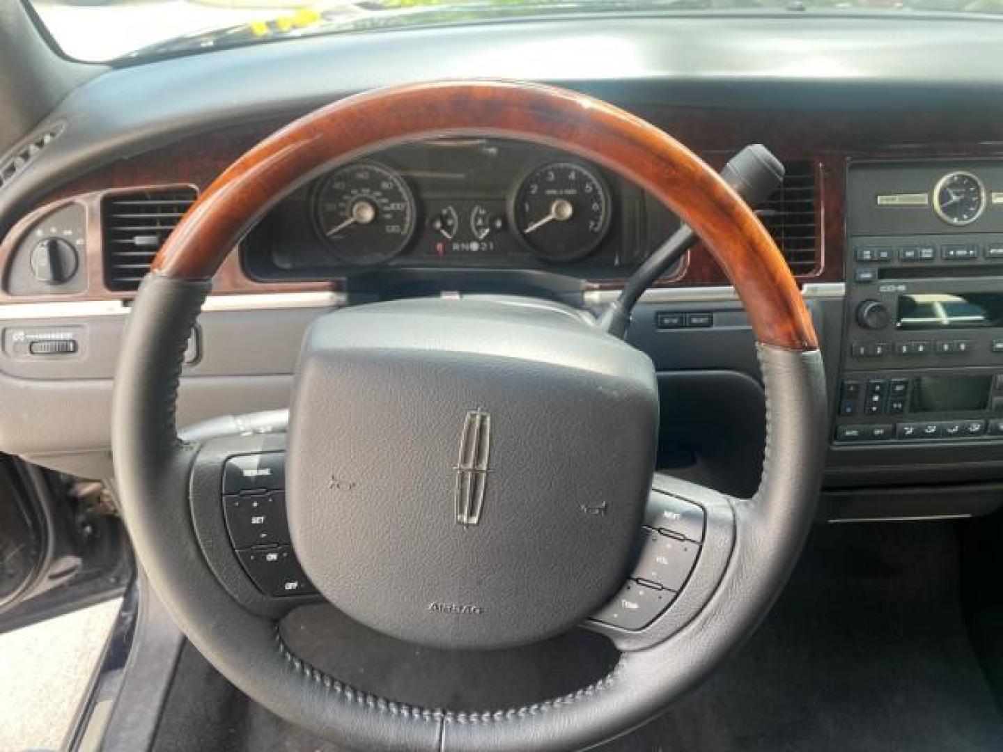 2008 Black /Black Lincoln Town Car Limited LOW MILES 70,308 BLACK (2LNHM82W08X) with an 4.6L SOHC EFI V8 Engine engine, Automatic transmission, located at 4701 North Dixie Hwy, Pompano Beach, FL, 33064, (954) 422-2889, 26.240938, -80.123474 - OUR WEBPAGE FLORIDACARS1.COM HAS OVER 100 PHOTOS AND FREE CARFAX LINK 2008 LINCOLN TOWN CAR SIGNATURE LIMITED VIN: 2LNHM82W08X641102 2 L N H M 8 2 W 0 8 X 6 4 1 1 0 2 SEDAN 4 DR 4.6L V8 F SOHC GASOLINE REAR WHEEL DRIVE Features ABS Brakes Air Conditioning Alloy Wheels AM/FM Stereo Automatic Transmis - Photo#38