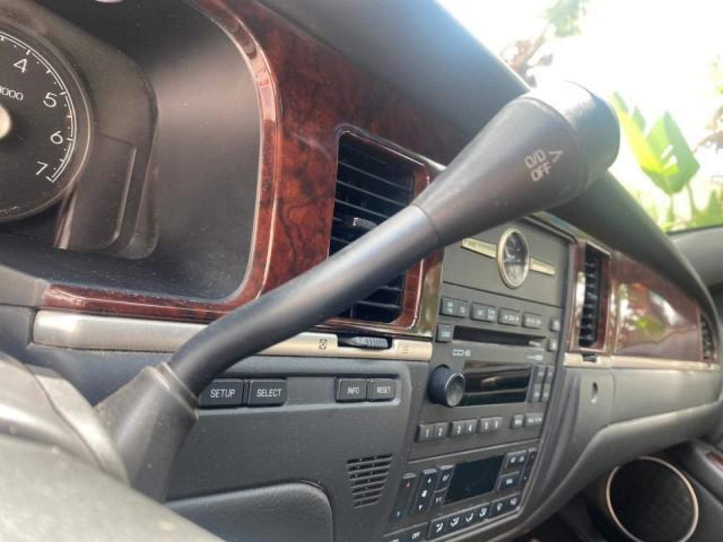 2008 Black /Black Lincoln Town Car Limited LOW MILES 70,308 BLACK (2LNHM82W08X) with an 4.6L SOHC EFI V8 Engine engine, Automatic transmission, located at 4701 North Dixie Hwy, Pompano Beach, FL, 33064, (954) 422-2889, 26.240938, -80.123474 - OUR WEBPAGE FLORIDACARS1.COM HAS OVER 100 PHOTOS AND FREE CARFAX LINK 2008 LINCOLN TOWN CAR SIGNATURE LIMITED VIN: 2LNHM82W08X641102 2 L N H M 8 2 W 0 8 X 6 4 1 1 0 2 SEDAN 4 DR 4.6L V8 F SOHC GASOLINE REAR WHEEL DRIVE Features ABS Brakes Air Conditioning Alloy Wheels AM/FM Stereo Automatic Transmis - Photo#42