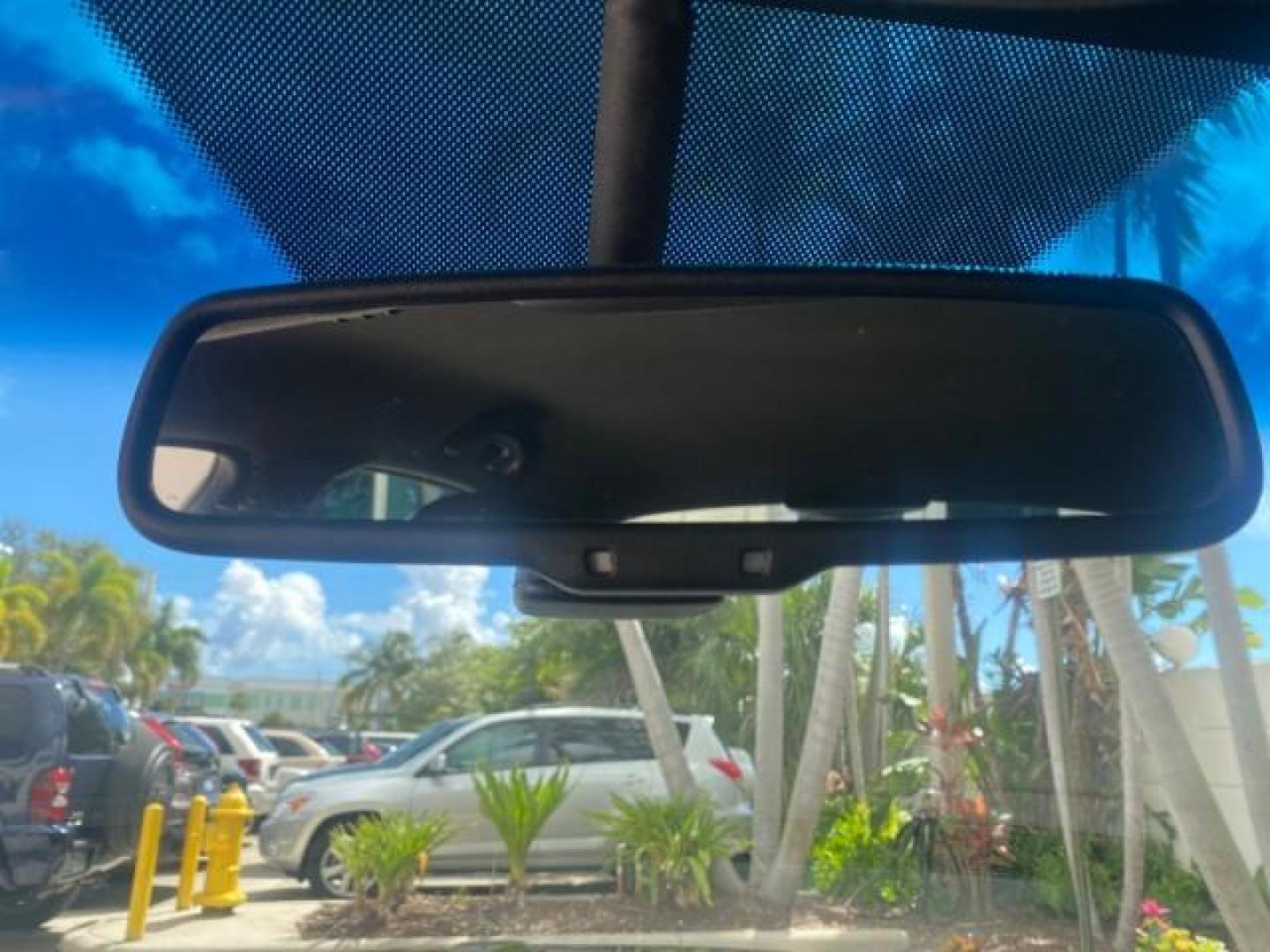 2008 Black /Black Lincoln Town Car Limited LOW MILES 70,308 BLACK (2LNHM82W08X) with an 4.6L SOHC EFI V8 Engine engine, Automatic transmission, located at 4701 North Dixie Hwy, Pompano Beach, FL, 33064, (954) 422-2889, 26.240938, -80.123474 - OUR WEBPAGE FLORIDACARS1.COM HAS OVER 100 PHOTOS AND FREE CARFAX LINK 2008 LINCOLN TOWN CAR SIGNATURE LIMITED VIN: 2LNHM82W08X641102 2 L N H M 8 2 W 0 8 X 6 4 1 1 0 2 SEDAN 4 DR 4.6L V8 F SOHC GASOLINE REAR WHEEL DRIVE Features ABS Brakes Air Conditioning Alloy Wheels AM/FM Stereo Automatic Transmis - Photo#50