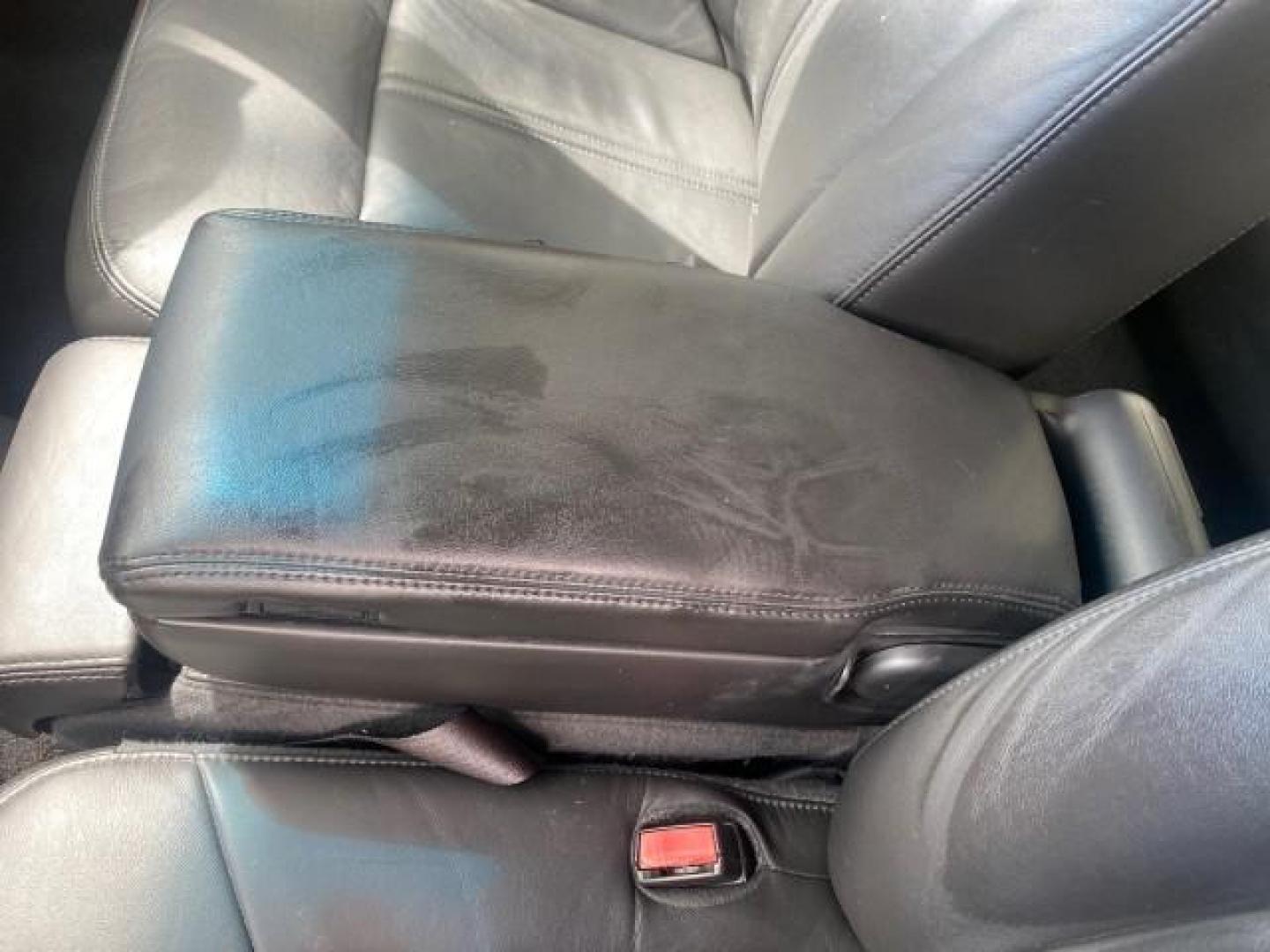 2008 Black /Black Lincoln Town Car Limited LOW MILES 70,308 BLACK (2LNHM82W08X) with an 4.6L SOHC EFI V8 Engine engine, Automatic transmission, located at 4701 North Dixie Hwy, Pompano Beach, FL, 33064, (954) 422-2889, 26.240938, -80.123474 - OUR WEBPAGE FLORIDACARS1.COM HAS OVER 100 PHOTOS AND FREE CARFAX LINK 2008 LINCOLN TOWN CAR SIGNATURE LIMITED VIN: 2LNHM82W08X641102 2 L N H M 8 2 W 0 8 X 6 4 1 1 0 2 SEDAN 4 DR 4.6L V8 F SOHC GASOLINE REAR WHEEL DRIVE Features ABS Brakes Air Conditioning Alloy Wheels AM/FM Stereo Automatic Transmis - Photo#56