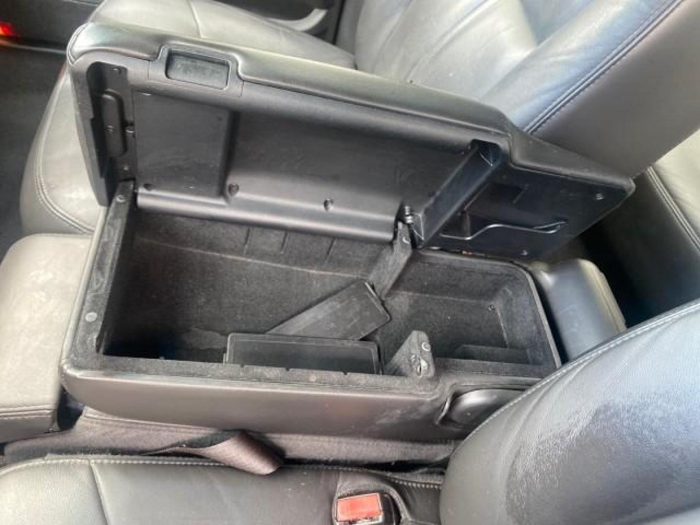 2008 Black /Black Lincoln Town Car Limited LOW MILES 70,308 BLACK (2LNHM82W08X) with an 4.6L SOHC EFI V8 Engine engine, Automatic transmission, located at 4701 North Dixie Hwy, Pompano Beach, FL, 33064, (954) 422-2889, 26.240938, -80.123474 - OUR WEBPAGE FLORIDACARS1.COM HAS OVER 100 PHOTOS AND FREE CARFAX LINK 2008 LINCOLN TOWN CAR SIGNATURE LIMITED VIN: 2LNHM82W08X641102 2 L N H M 8 2 W 0 8 X 6 4 1 1 0 2 SEDAN 4 DR 4.6L V8 F SOHC GASOLINE REAR WHEEL DRIVE Features ABS Brakes Air Conditioning Alloy Wheels AM/FM Stereo Automatic Transmis - Photo#58