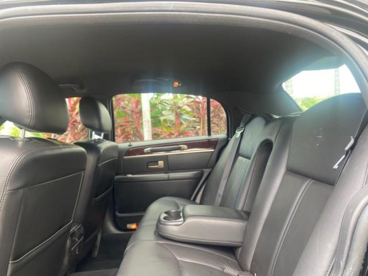 2008 Black /Black Lincoln Town Car Limited LOW MILES 70,308 BLACK (2LNHM82W08X) with an 4.6L SOHC EFI V8 Engine engine, Automatic transmission, located at 4701 North Dixie Hwy, Pompano Beach, FL, 33064, (954) 422-2889, 26.240938, -80.123474 - OUR WEBPAGE FLORIDACARS1.COM HAS OVER 100 PHOTOS AND FREE CARFAX LINK 2008 LINCOLN TOWN CAR SIGNATURE LIMITED VIN: 2LNHM82W08X641102 2 L N H M 8 2 W 0 8 X 6 4 1 1 0 2 SEDAN 4 DR 4.6L V8 F SOHC GASOLINE REAR WHEEL DRIVE Features ABS Brakes Air Conditioning Alloy Wheels AM/FM Stereo Automatic Transmis - Photo#63