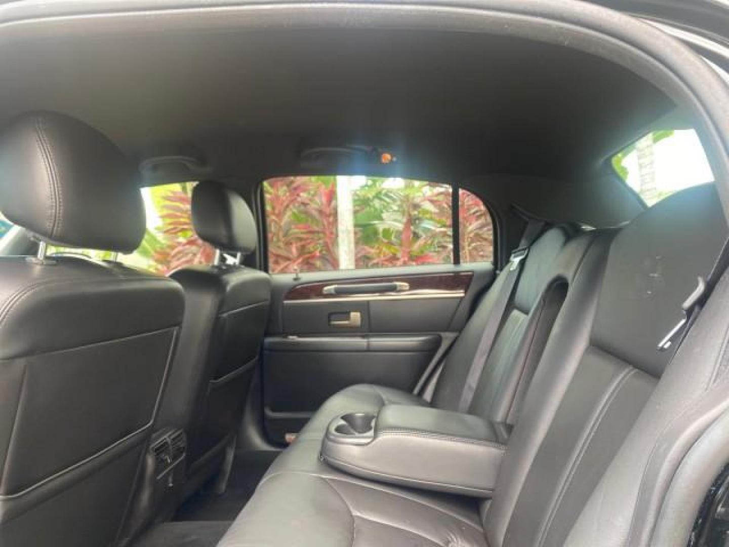 2008 Black /Black Lincoln Town Car Limited LOW MILES 70,308 BLACK (2LNHM82W08X) with an 4.6L SOHC EFI V8 Engine engine, Automatic transmission, located at 4701 North Dixie Hwy, Pompano Beach, FL, 33064, (954) 422-2889, 26.240938, -80.123474 - OUR WEBPAGE FLORIDACARS1.COM HAS OVER 100 PHOTOS AND FREE CARFAX LINK 2008 LINCOLN TOWN CAR SIGNATURE LIMITED VIN: 2LNHM82W08X641102 2 L N H M 8 2 W 0 8 X 6 4 1 1 0 2 SEDAN 4 DR 4.6L V8 F SOHC GASOLINE REAR WHEEL DRIVE Features ABS Brakes Air Conditioning Alloy Wheels AM/FM Stereo Automatic Transmis - Photo#64