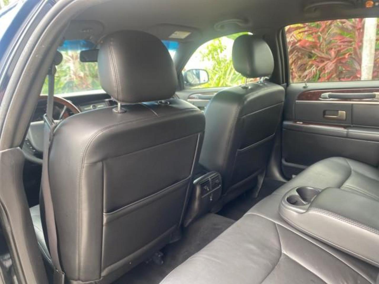 2008 Black /Black Lincoln Town Car Limited LOW MILES 70,308 BLACK (2LNHM82W08X) with an 4.6L SOHC EFI V8 Engine engine, Automatic transmission, located at 4701 North Dixie Hwy, Pompano Beach, FL, 33064, (954) 422-2889, 26.240938, -80.123474 - OUR WEBPAGE FLORIDACARS1.COM HAS OVER 100 PHOTOS AND FREE CARFAX LINK 2008 LINCOLN TOWN CAR SIGNATURE LIMITED VIN: 2LNHM82W08X641102 2 L N H M 8 2 W 0 8 X 6 4 1 1 0 2 SEDAN 4 DR 4.6L V8 F SOHC GASOLINE REAR WHEEL DRIVE Features ABS Brakes Air Conditioning Alloy Wheels AM/FM Stereo Automatic Transmis - Photo#66