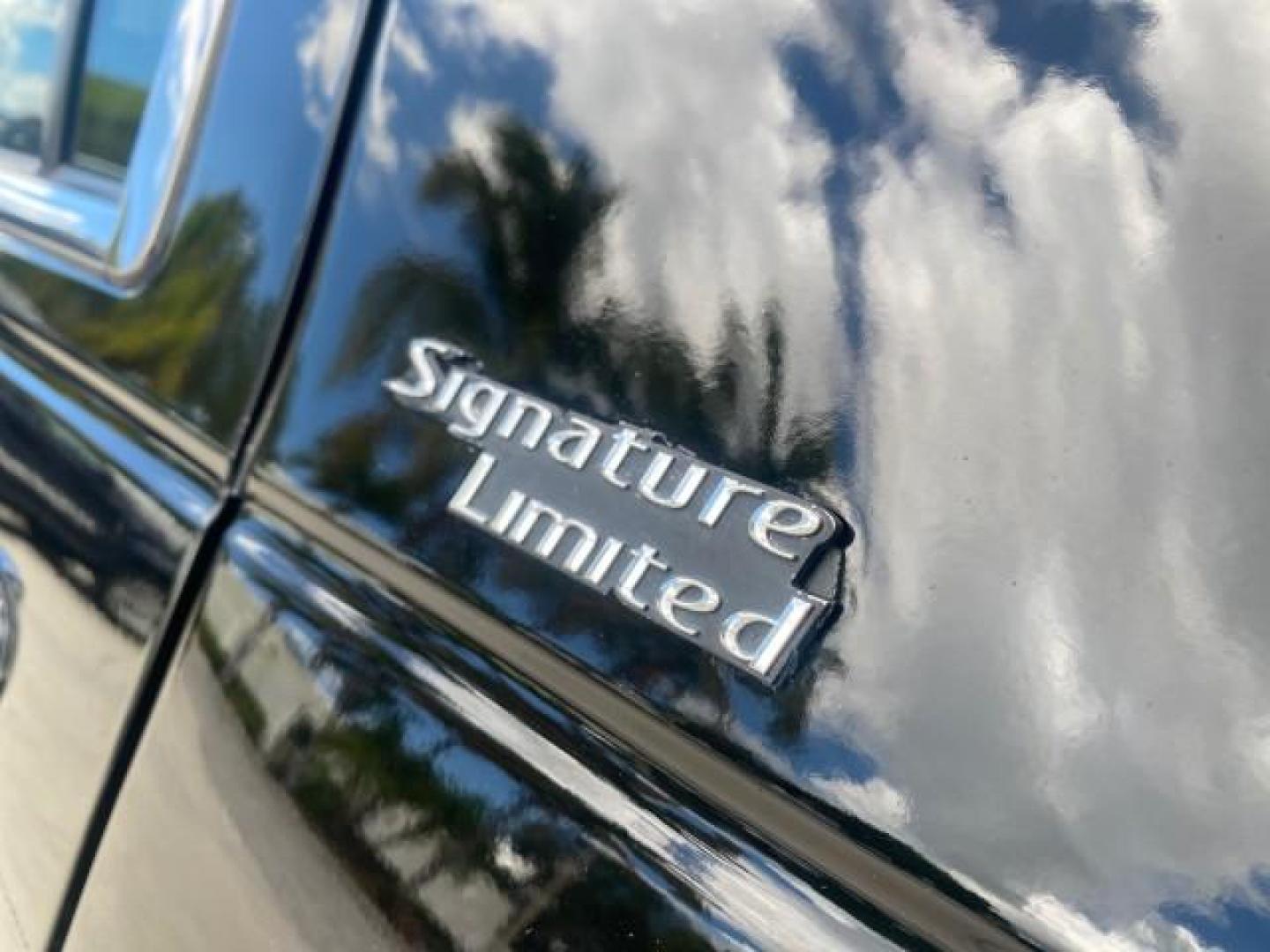 2008 Black /Black Lincoln Town Car Limited LOW MILES 70,308 BLACK (2LNHM82W08X) with an 4.6L SOHC EFI V8 Engine engine, Automatic transmission, located at 4701 North Dixie Hwy, Pompano Beach, FL, 33064, (954) 422-2889, 26.240938, -80.123474 - OUR WEBPAGE FLORIDACARS1.COM HAS OVER 100 PHOTOS AND FREE CARFAX LINK 2008 LINCOLN TOWN CAR SIGNATURE LIMITED VIN: 2LNHM82W08X641102 2 L N H M 8 2 W 0 8 X 6 4 1 1 0 2 SEDAN 4 DR 4.6L V8 F SOHC GASOLINE REAR WHEEL DRIVE Features ABS Brakes Air Conditioning Alloy Wheels AM/FM Stereo Automatic Transmis - Photo#70