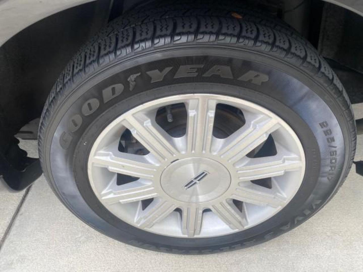 2008 Black /Black Lincoln Town Car Limited LOW MILES 70,308 BLACK (2LNHM82W08X) with an 4.6L SOHC EFI V8 Engine engine, Automatic transmission, located at 4701 North Dixie Hwy, Pompano Beach, FL, 33064, (954) 422-2889, 26.240938, -80.123474 - OUR WEBPAGE FLORIDACARS1.COM HAS OVER 100 PHOTOS AND FREE CARFAX LINK 2008 LINCOLN TOWN CAR SIGNATURE LIMITED VIN: 2LNHM82W08X641102 2 L N H M 8 2 W 0 8 X 6 4 1 1 0 2 SEDAN 4 DR 4.6L V8 F SOHC GASOLINE REAR WHEEL DRIVE Features ABS Brakes Air Conditioning Alloy Wheels AM/FM Stereo Automatic Transmis - Photo#71