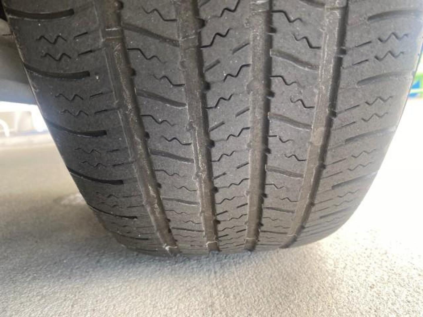 2008 Black /Black Lincoln Town Car Limited LOW MILES 70,308 BLACK (2LNHM82W08X) with an 4.6L SOHC EFI V8 Engine engine, Automatic transmission, located at 4701 North Dixie Hwy, Pompano Beach, FL, 33064, (954) 422-2889, 26.240938, -80.123474 - OUR WEBPAGE FLORIDACARS1.COM HAS OVER 100 PHOTOS AND FREE CARFAX LINK 2008 LINCOLN TOWN CAR SIGNATURE LIMITED VIN: 2LNHM82W08X641102 2 L N H M 8 2 W 0 8 X 6 4 1 1 0 2 SEDAN 4 DR 4.6L V8 F SOHC GASOLINE REAR WHEEL DRIVE Features ABS Brakes Air Conditioning Alloy Wheels AM/FM Stereo Automatic Transmis - Photo#72