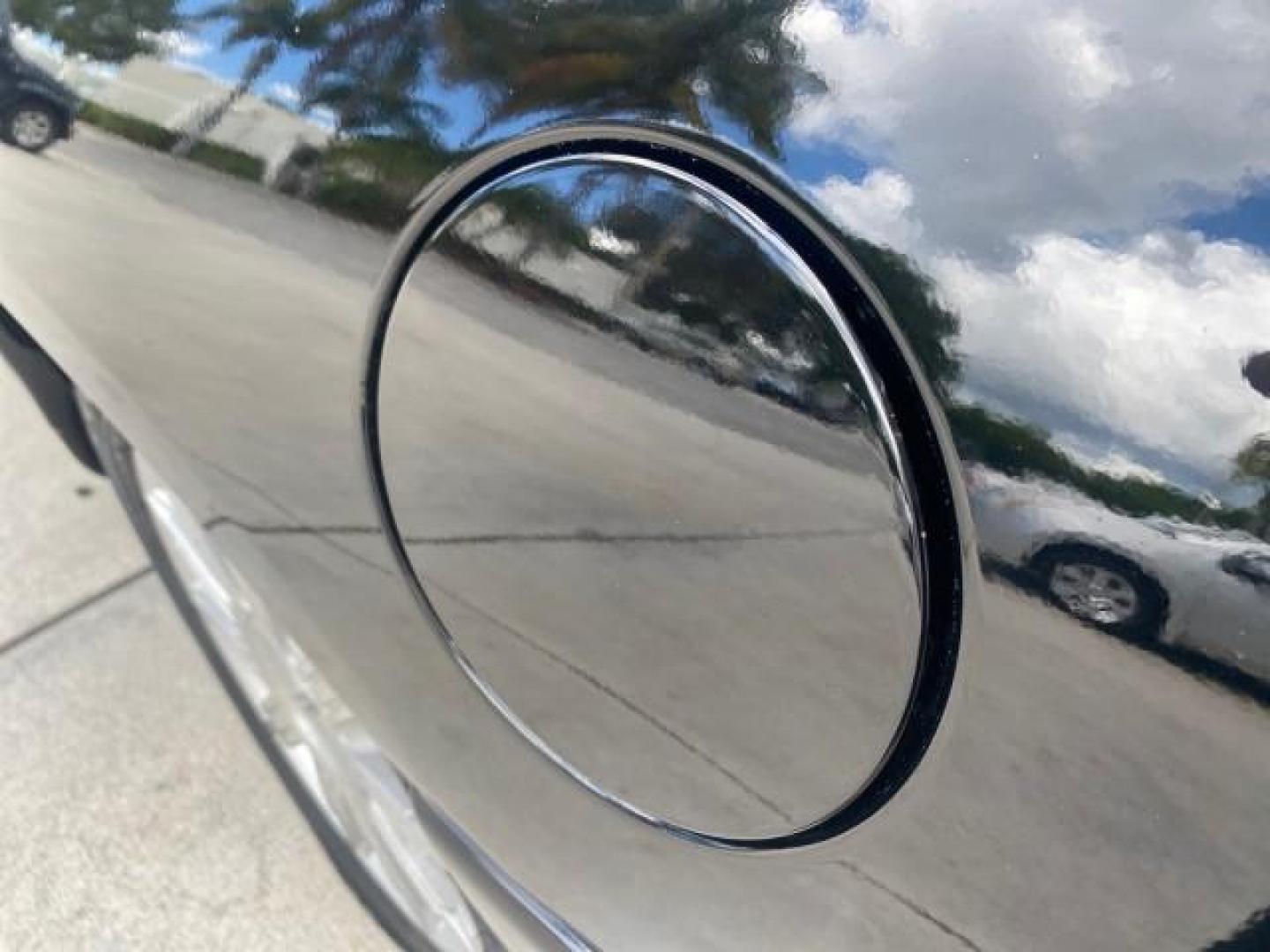 2008 Black /Black Lincoln Town Car Limited LOW MILES 70,308 BLACK (2LNHM82W08X) with an 4.6L SOHC EFI V8 Engine engine, Automatic transmission, located at 4701 North Dixie Hwy, Pompano Beach, FL, 33064, (954) 422-2889, 26.240938, -80.123474 - OUR WEBPAGE FLORIDACARS1.COM HAS OVER 100 PHOTOS AND FREE CARFAX LINK 2008 LINCOLN TOWN CAR SIGNATURE LIMITED VIN: 2LNHM82W08X641102 2 L N H M 8 2 W 0 8 X 6 4 1 1 0 2 SEDAN 4 DR 4.6L V8 F SOHC GASOLINE REAR WHEEL DRIVE Features ABS Brakes Air Conditioning Alloy Wheels AM/FM Stereo Automatic Transmis - Photo#73